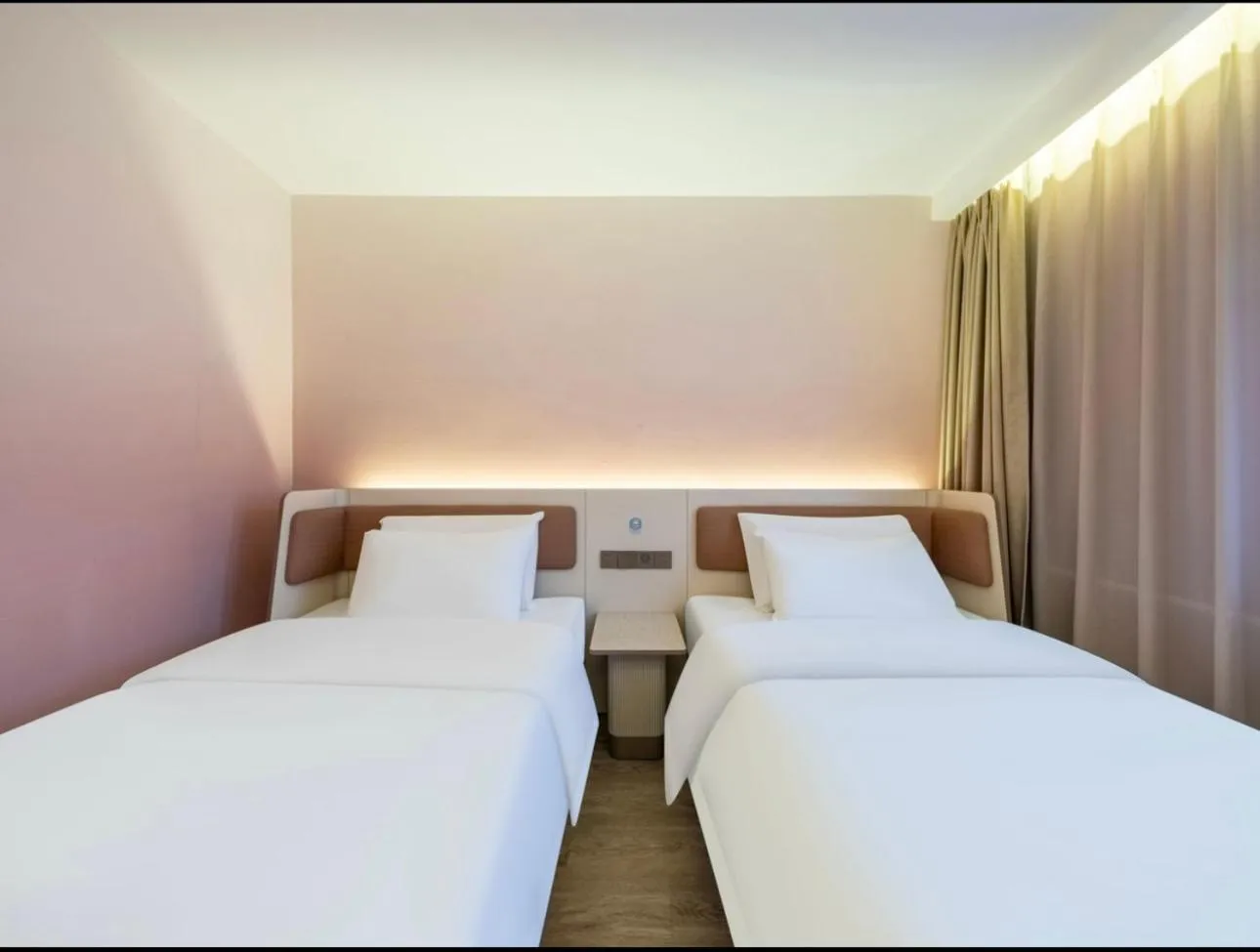 Bed in Hanting Hotel Beijing Tiananmen Square