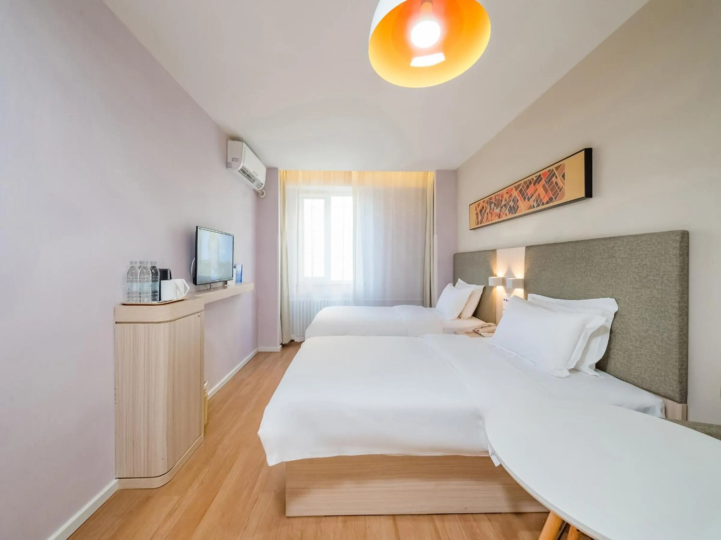 TV and multimedia in Hanting Hotel Beijing Guang'anmen Xuanwu Hospital