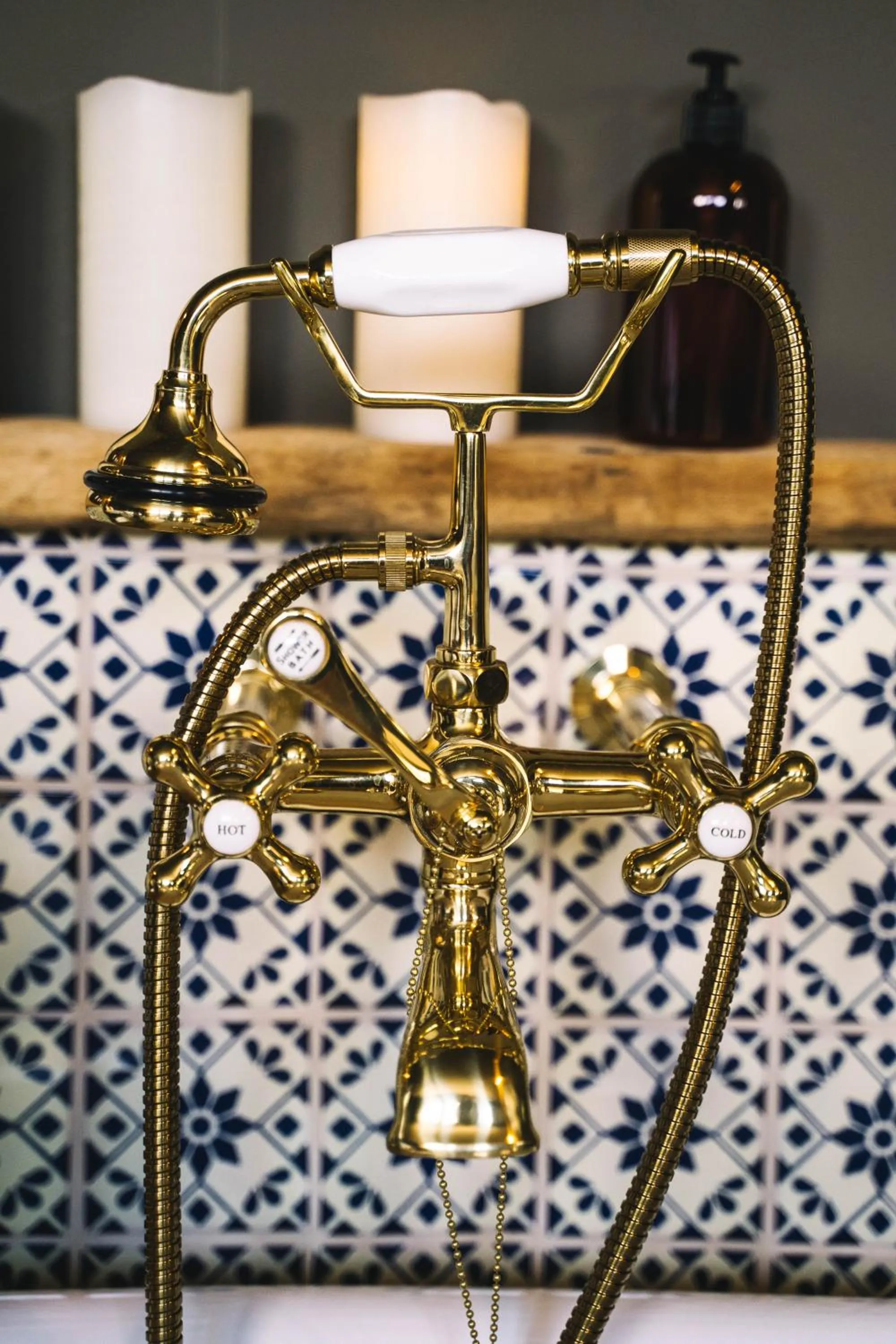 Bath in The Frances Modern Inn