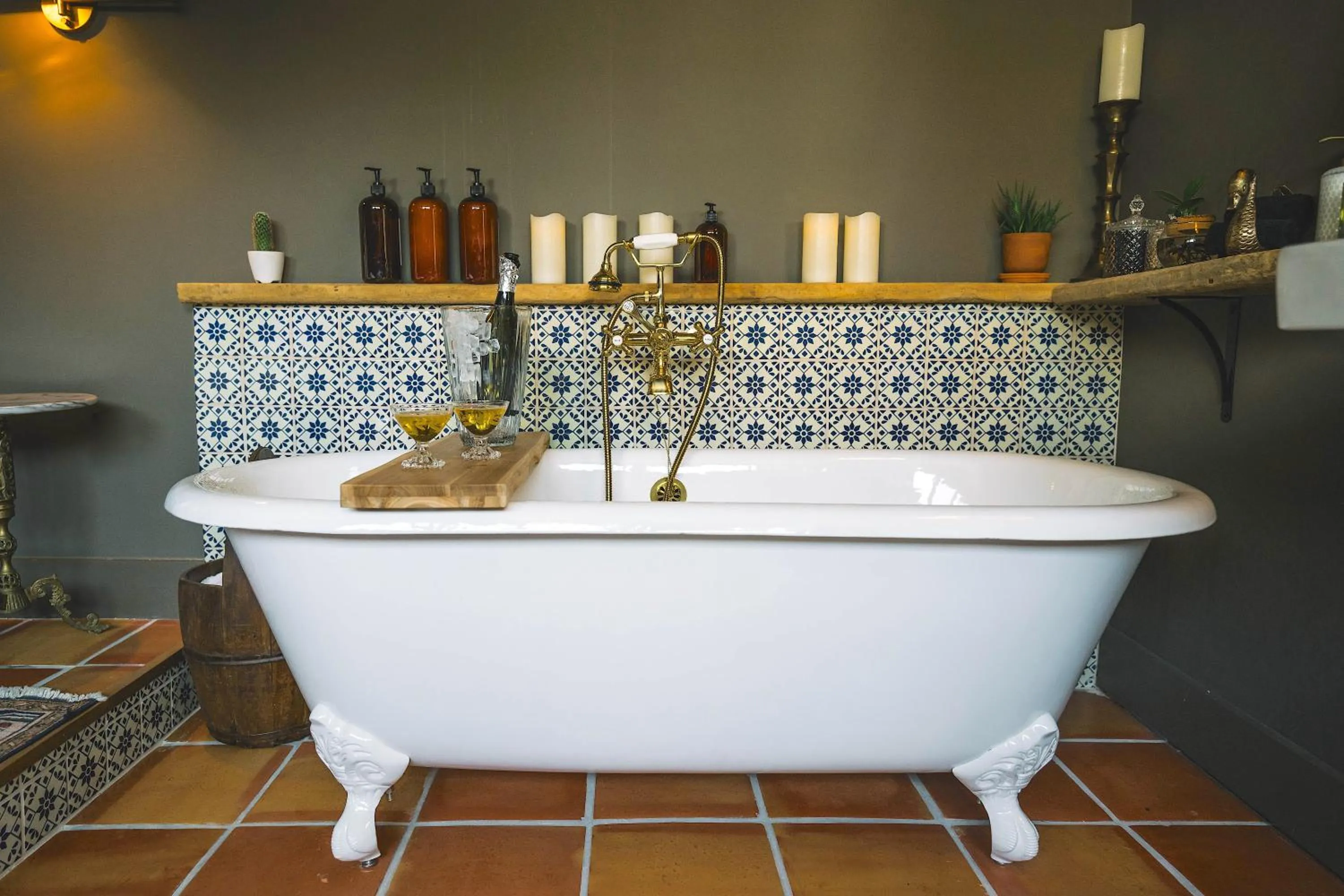 Bath in The Frances Modern Inn