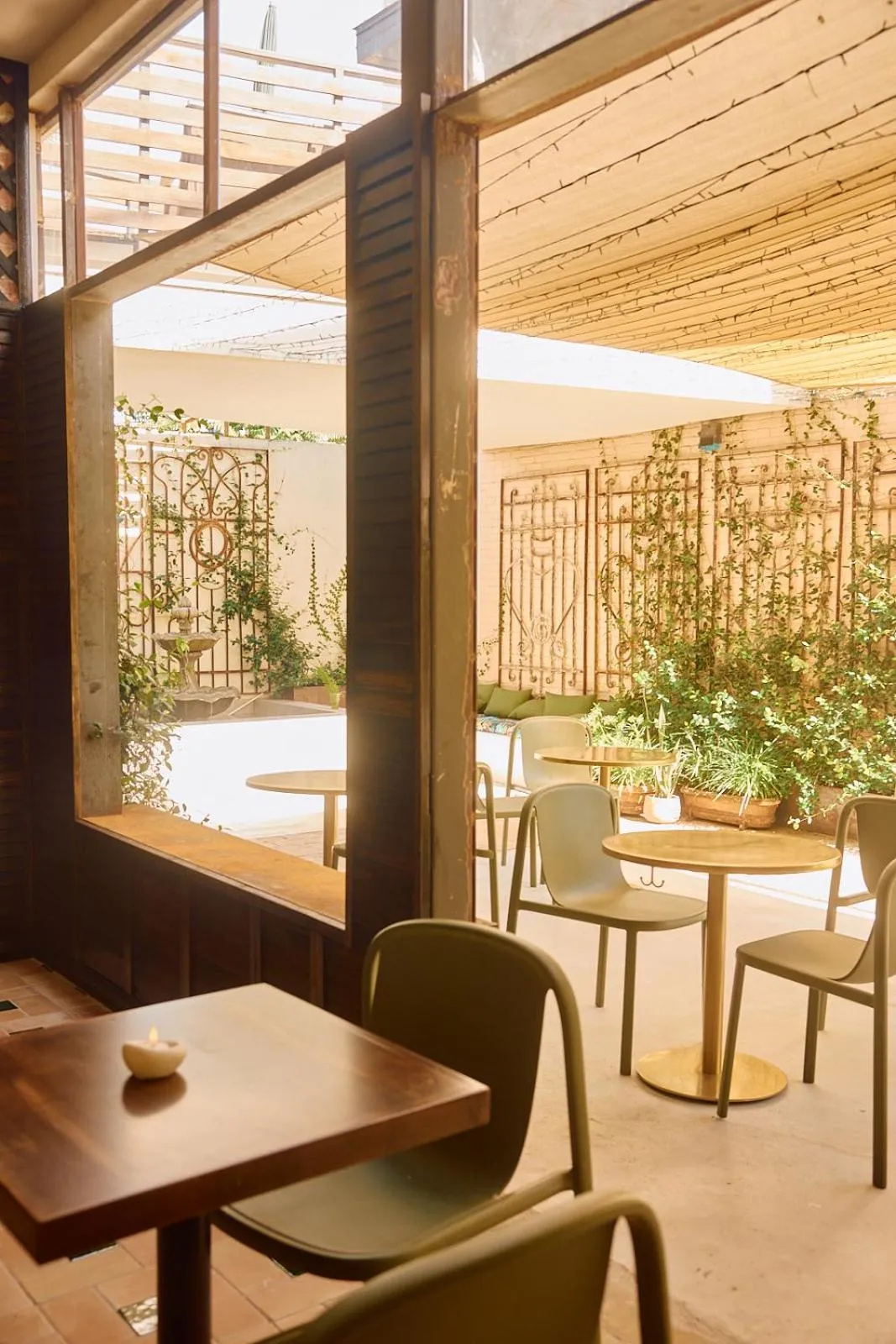 Restaurant/places to eat in The Frances Modern Inn