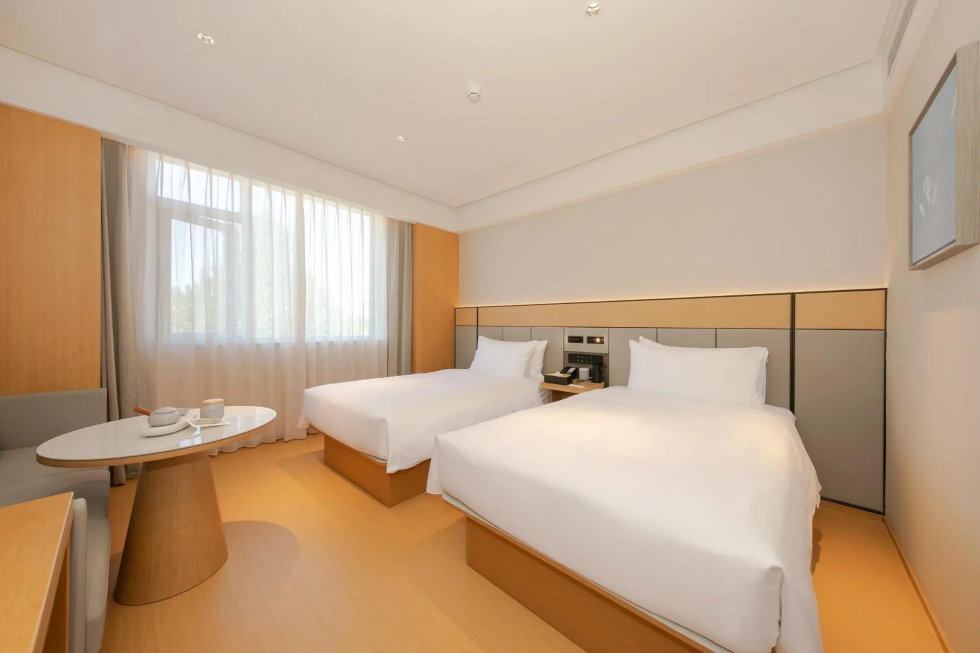Photo of the whole room, Bed in JI Hotel Beijing Shijingshan Wanda Taiwan Street