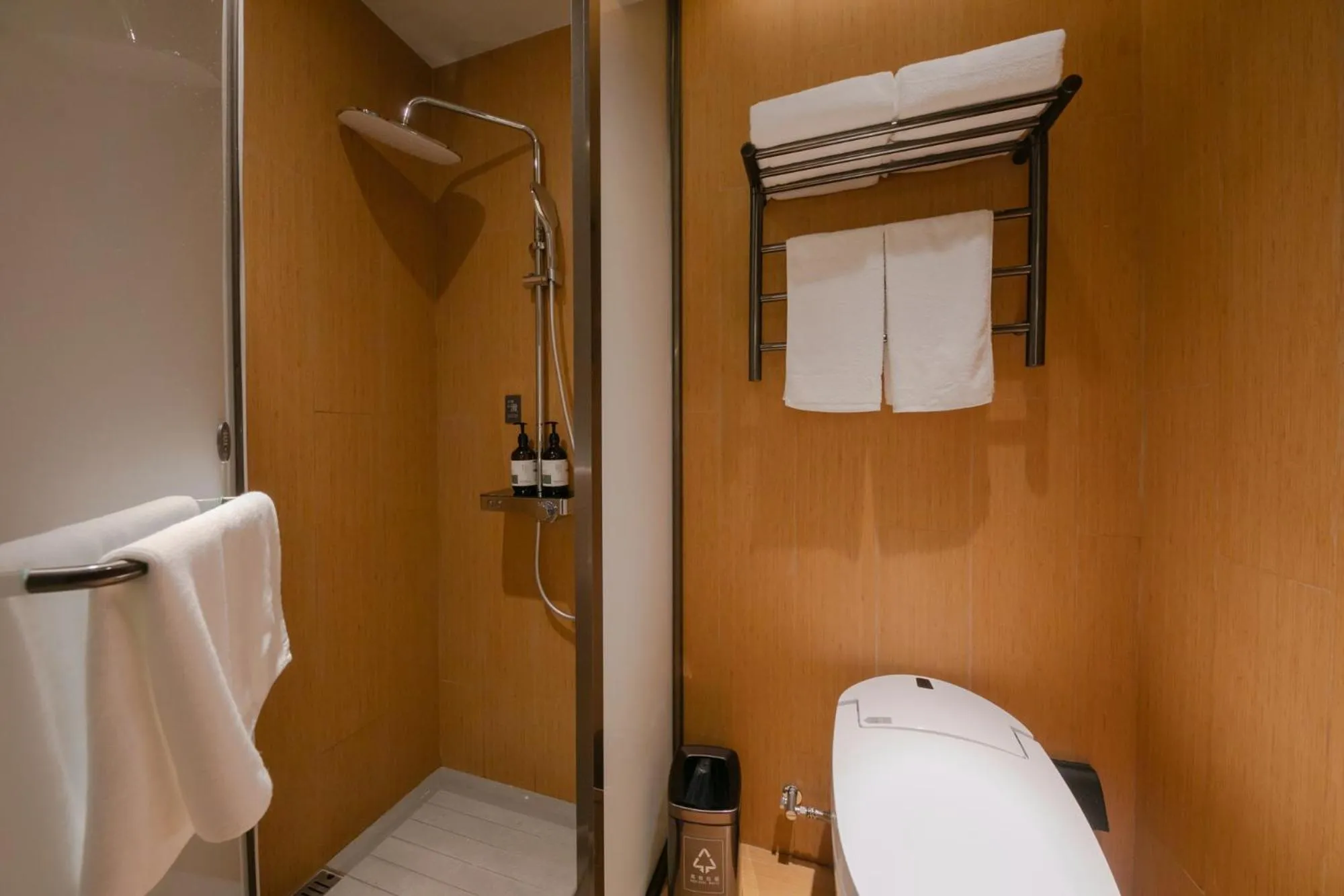 Toilet in JI Hotel Beijing Shijingshan Wanda Taiwan Street