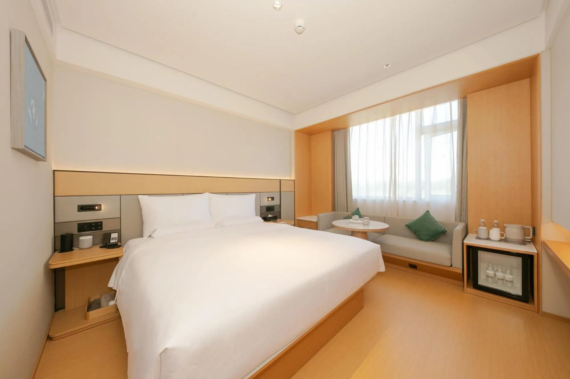 Photo of the whole room, Bed in JI Hotel Beijing Shijingshan Wanda Taiwan Street