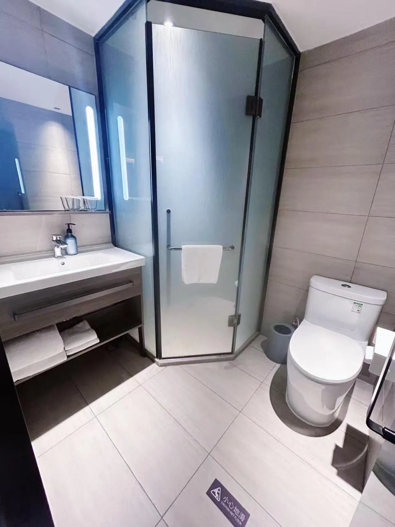 Toilet in Hanting Hotel Beijing Fuchengmen Fuwai Hospital