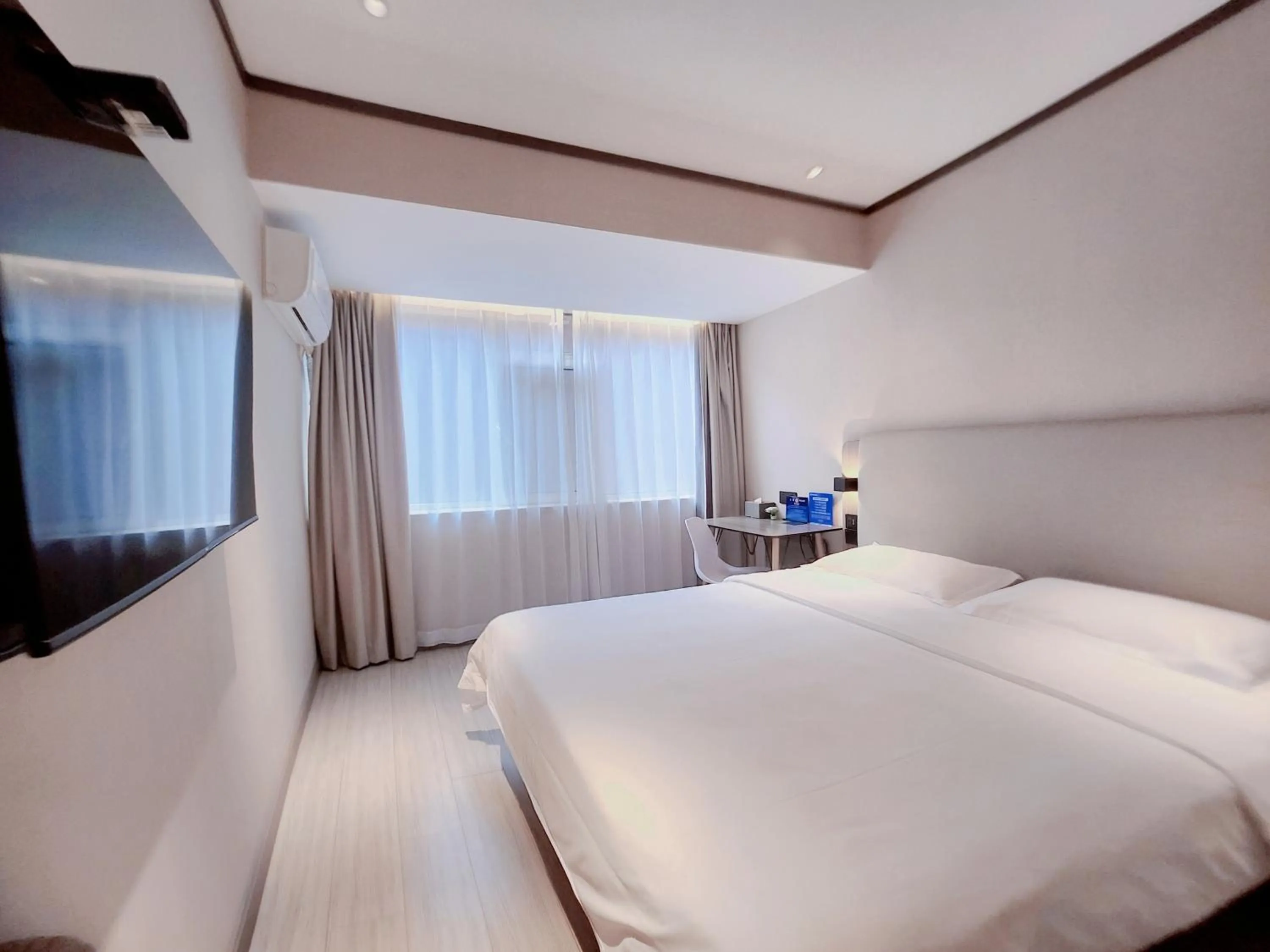 Bed in Hanting Hotel Beijing Fuchengmen Fuwai Hospital