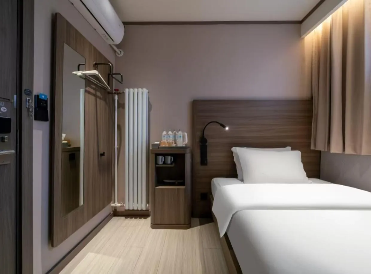 Property building, Bed in Hanting Hotel Beijing Huangcun West Street People's Hospital