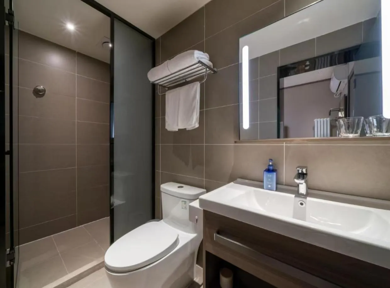 Bathroom in Hanting Hotel Beijing Huangcun West Street People's Hospital