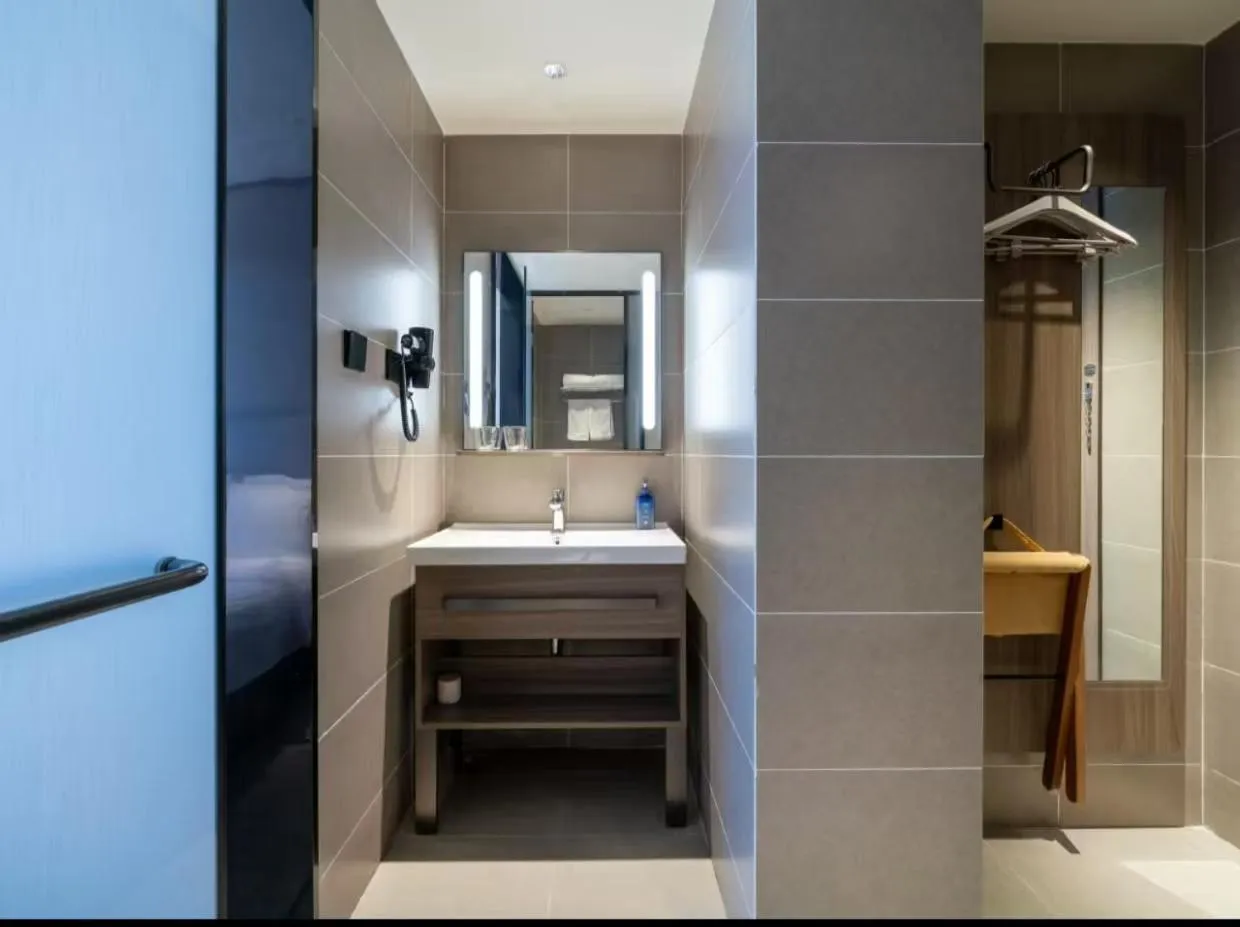 Property building in Hanting Hotel Beijing Huangcun West Street People's Hospital