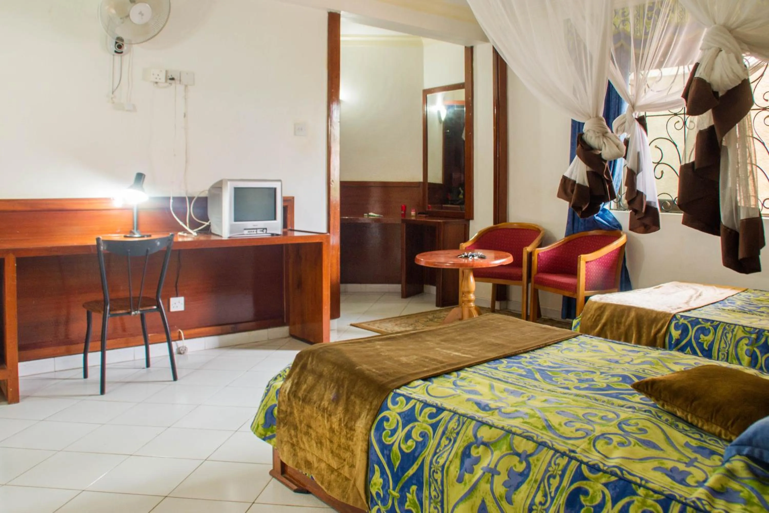 Bed in Oxford Royal Hotel