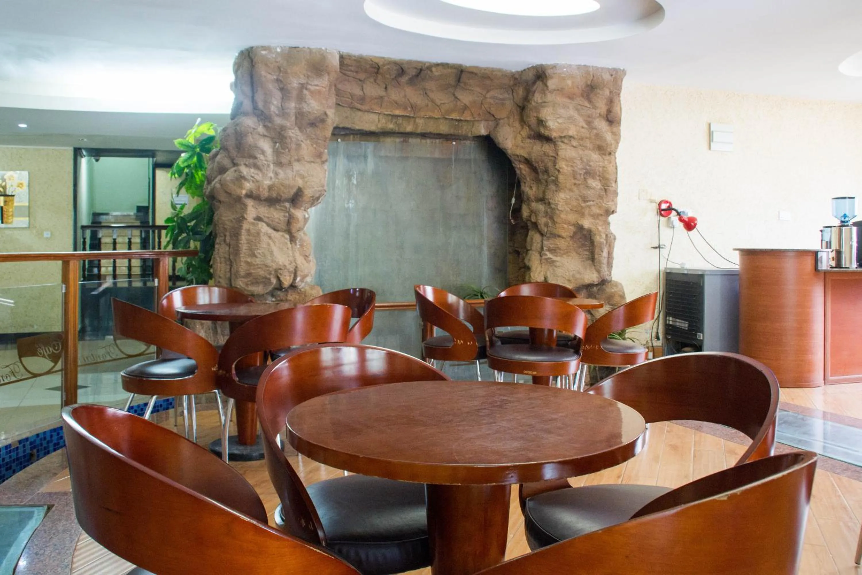 Restaurant/places to eat in Oxford Royal Hotel