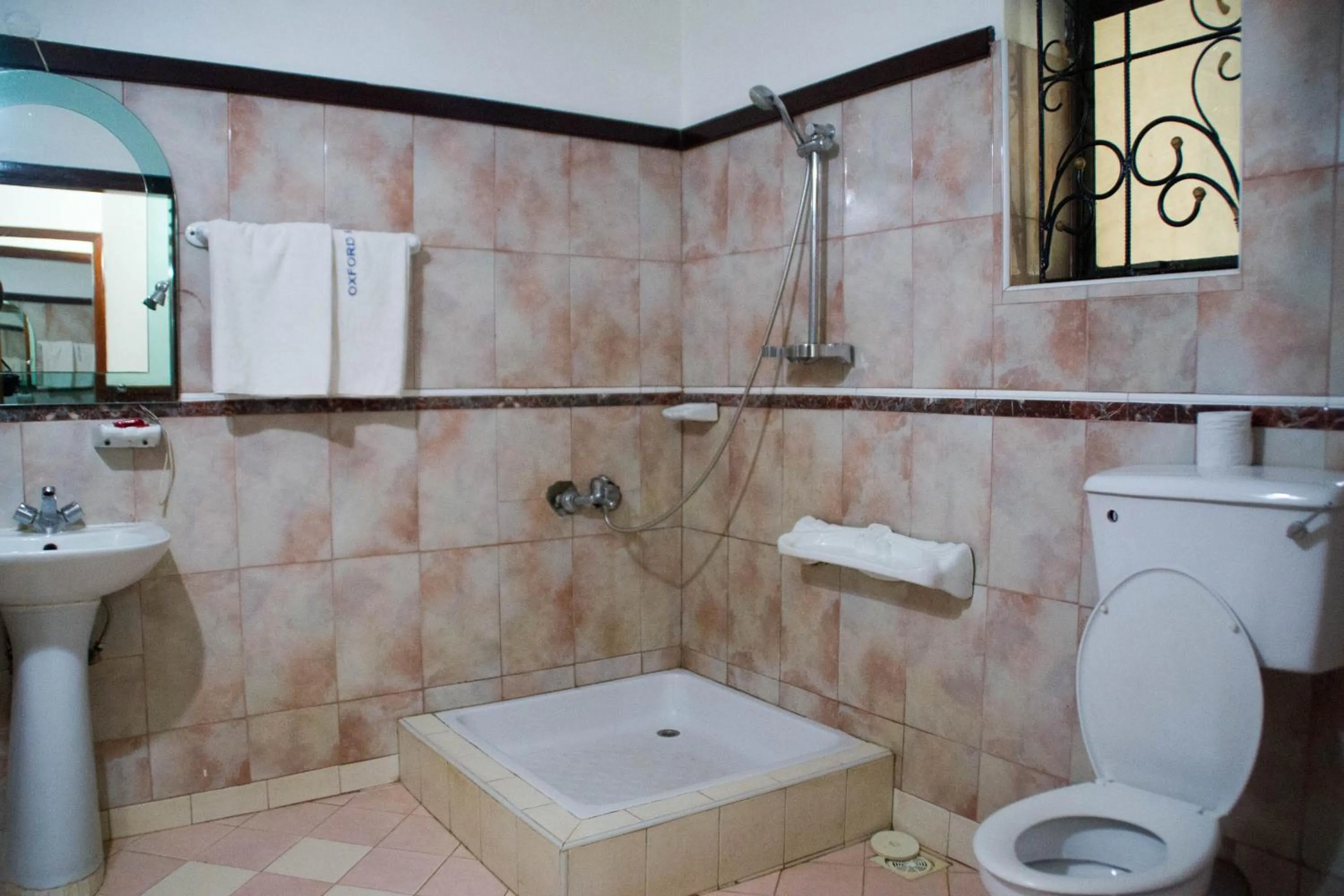 Bathroom in Oxford Royal Hotel