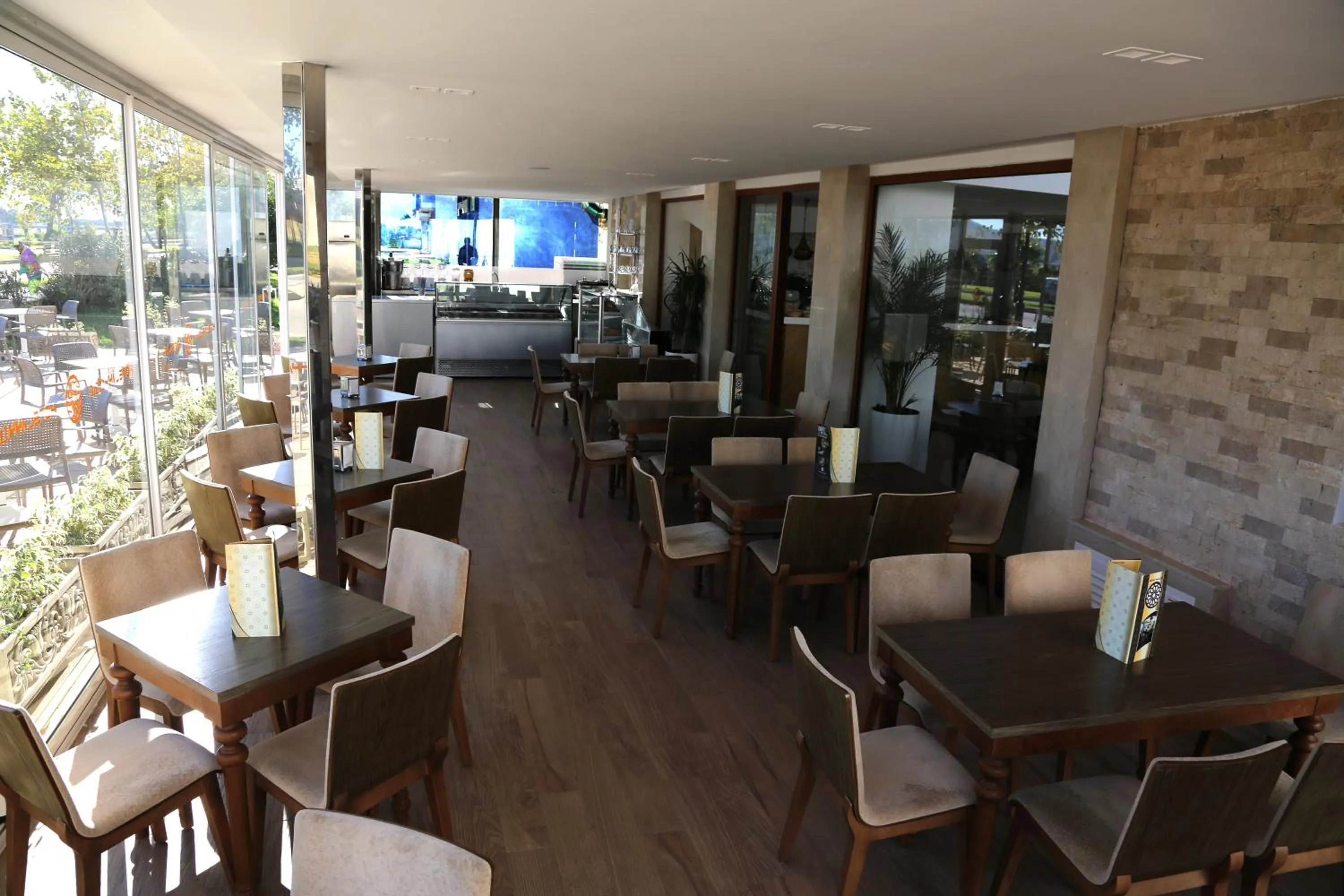 Restaurant/places to eat in Hotel A44