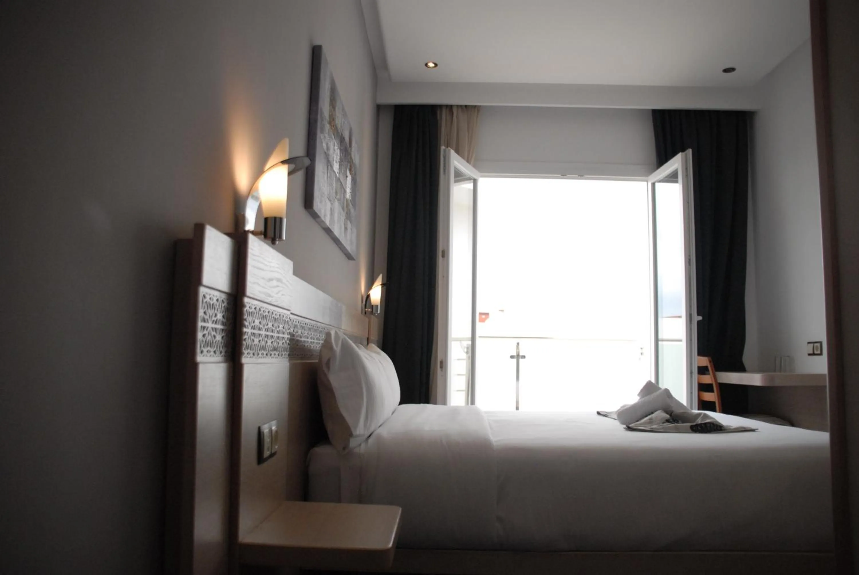 Balcony/Terrace, Bed in Hotel A44