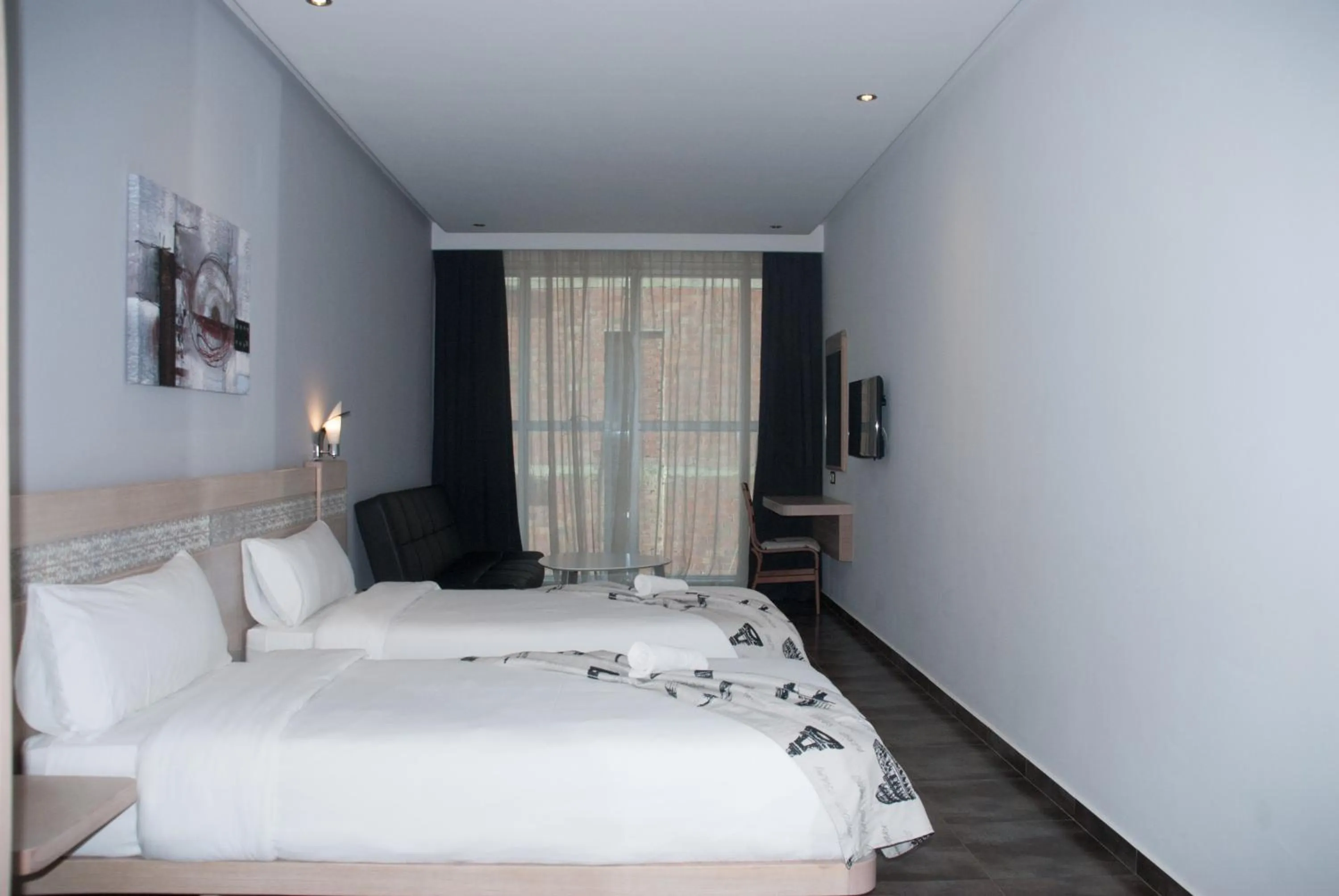 Living room, Bed in Hotel A44