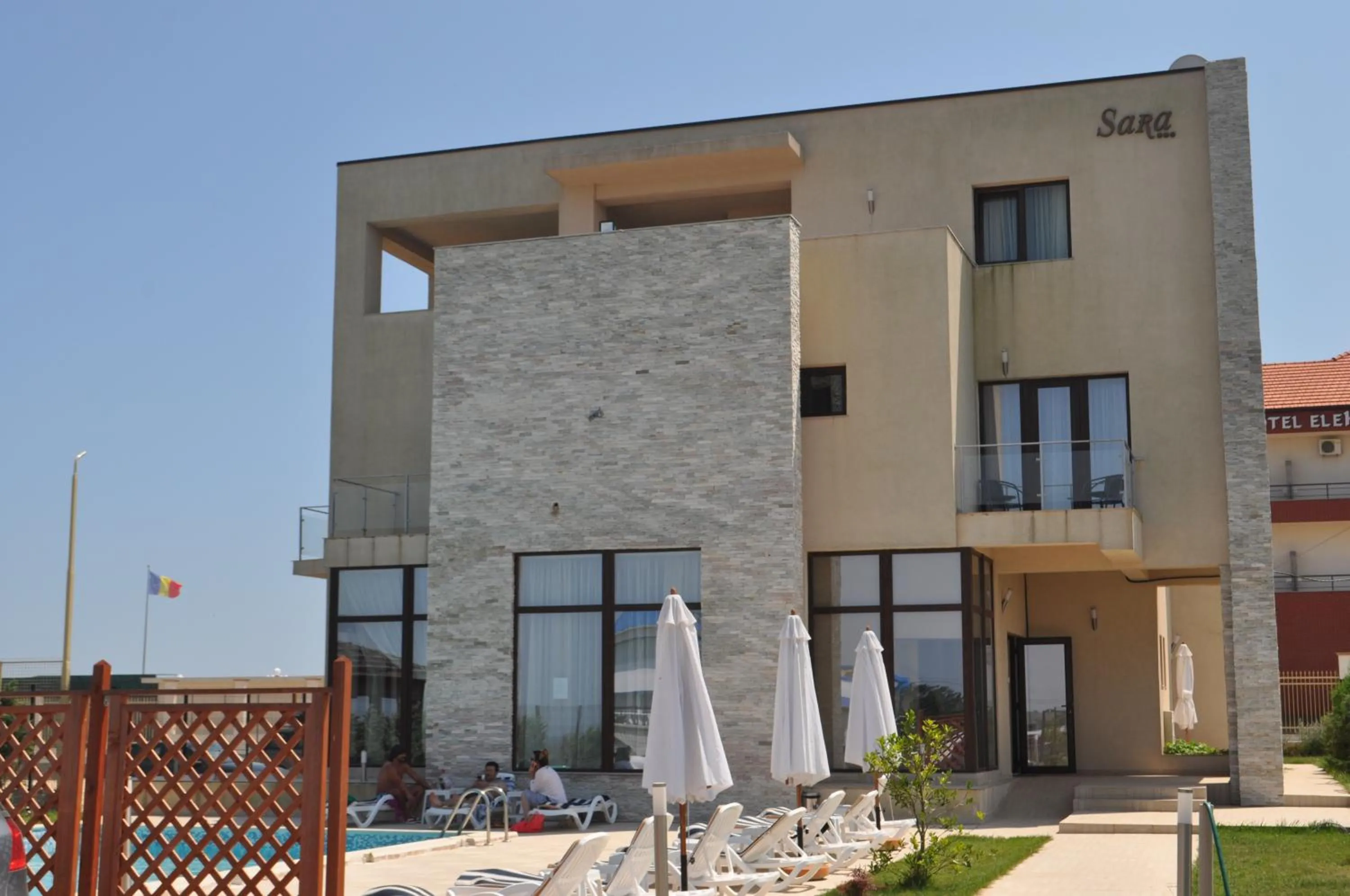 Facade/entrance in Sara