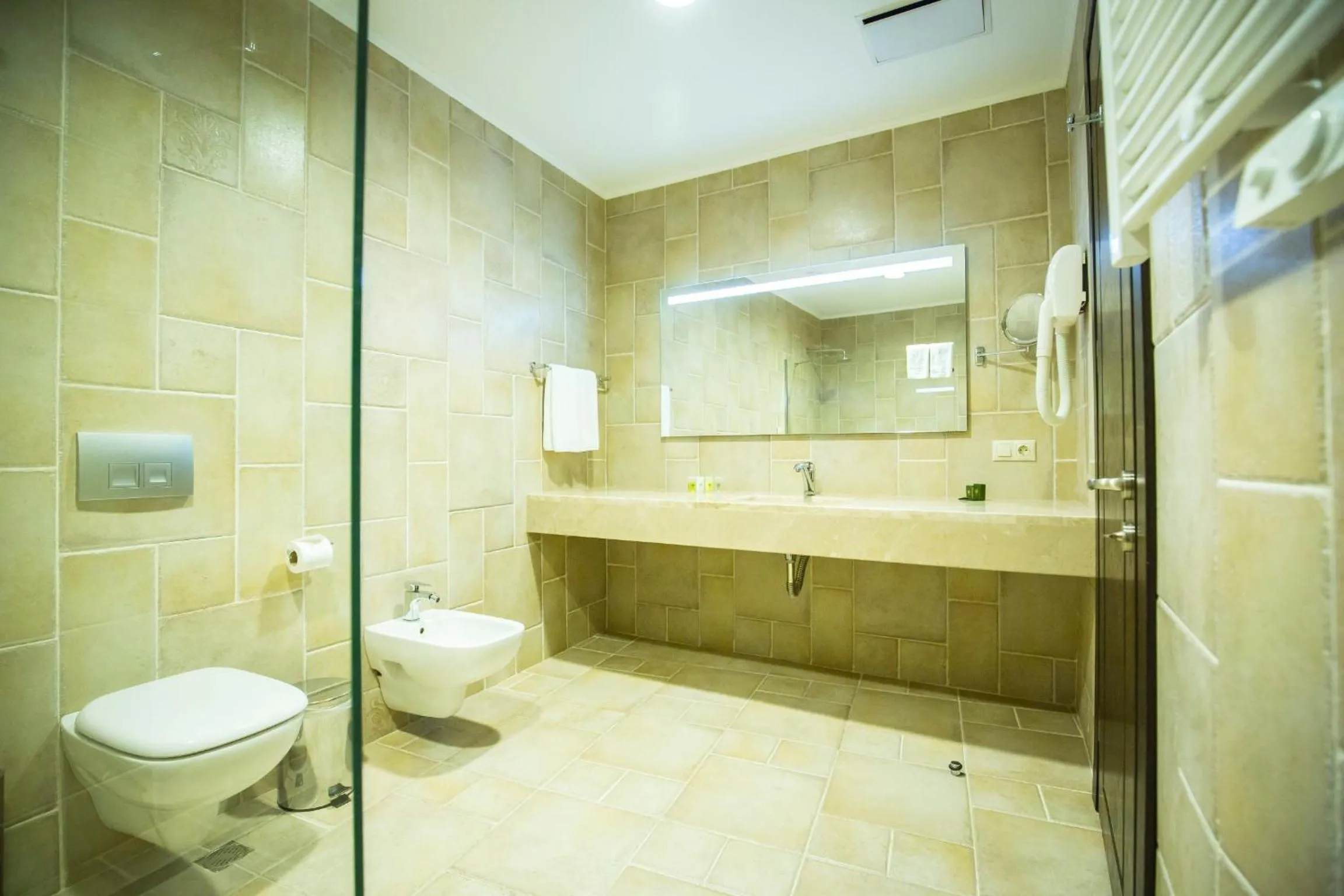 Toilet in Colosseum Marina Hotel