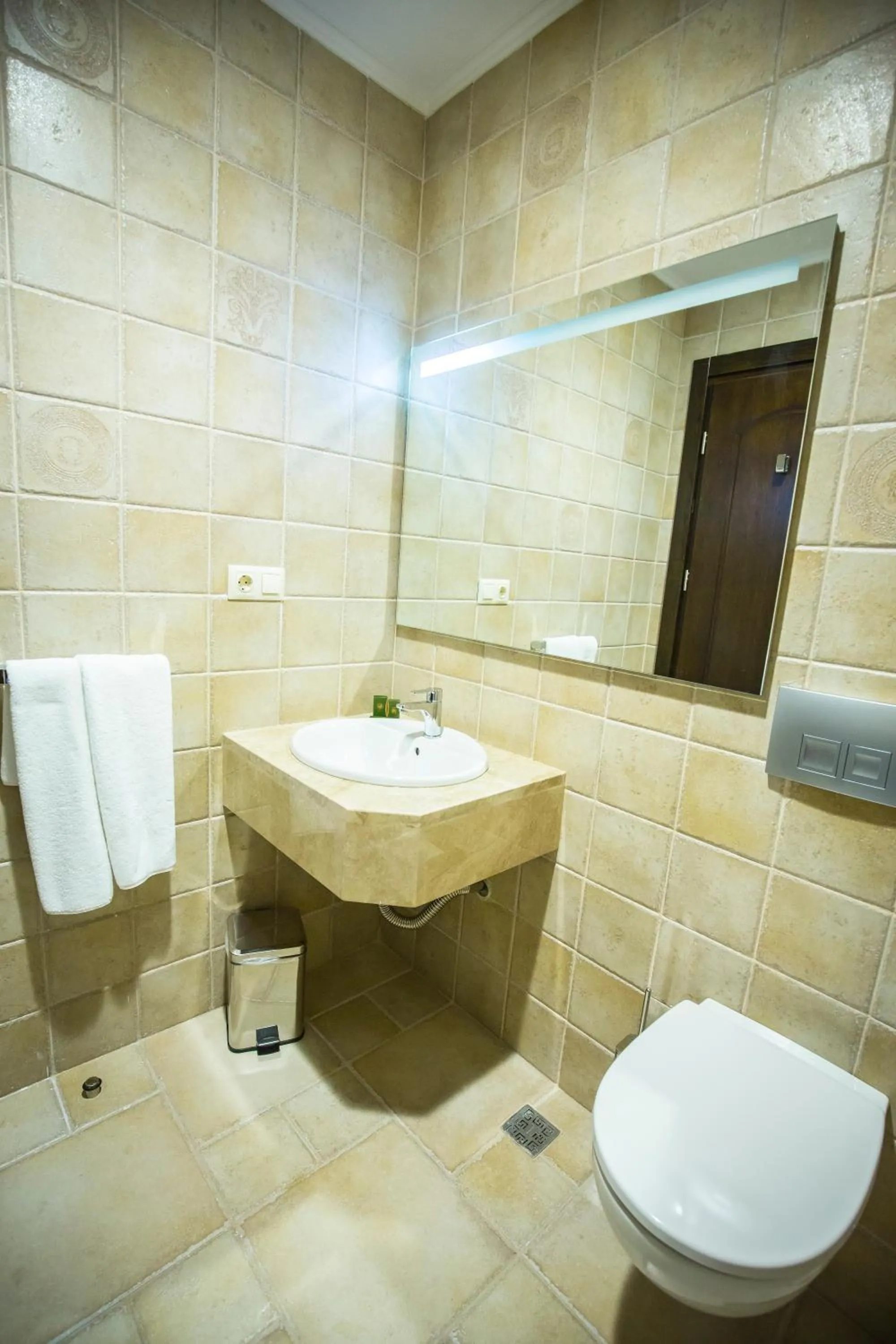 Toilet in Colosseum Marina Hotel