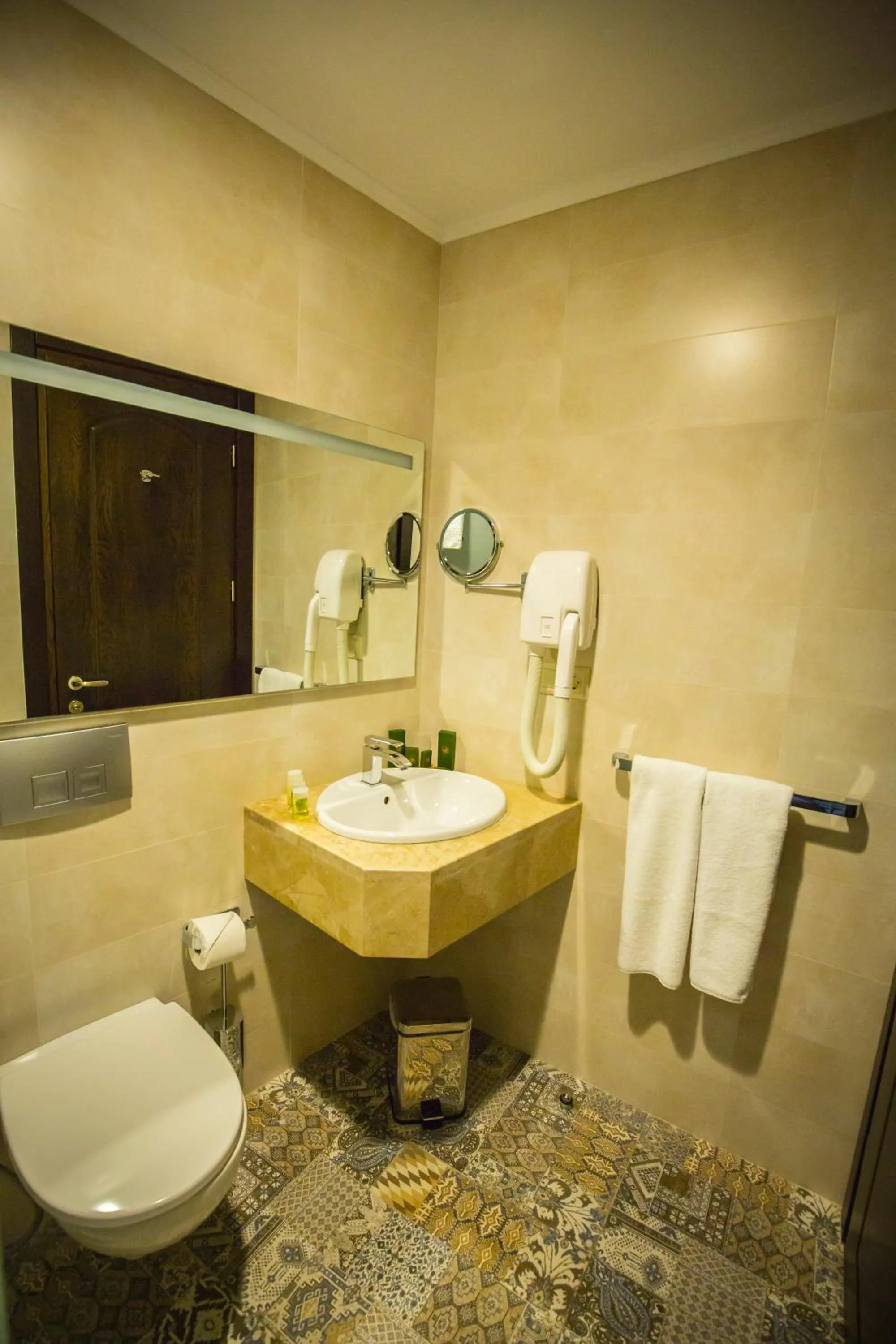 Toilet in Colosseum Marina Hotel