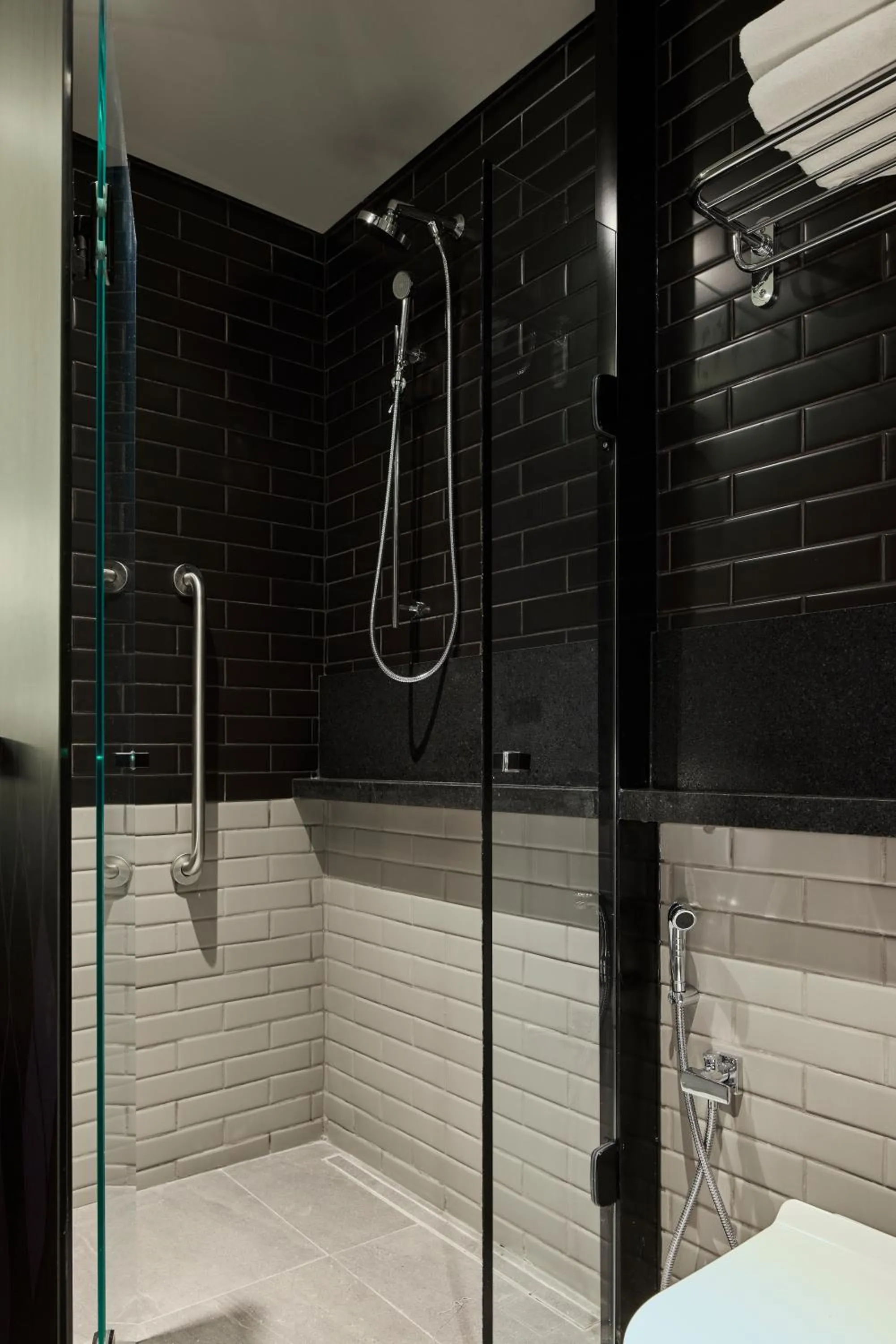 Shower in TRIBE Belo Horizonte Savassi