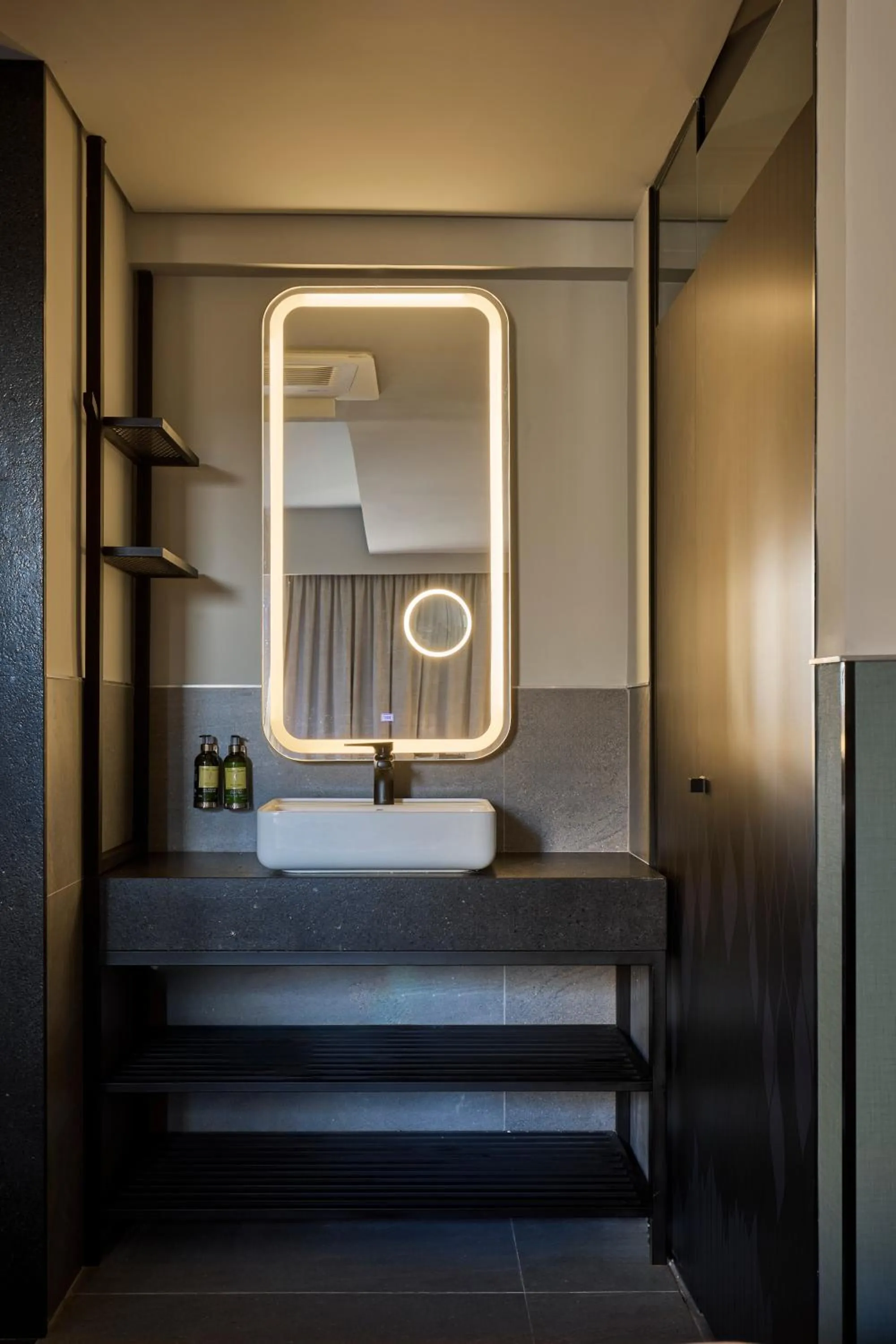 Bathroom, Bed in TRIBE Belo Horizonte Savassi