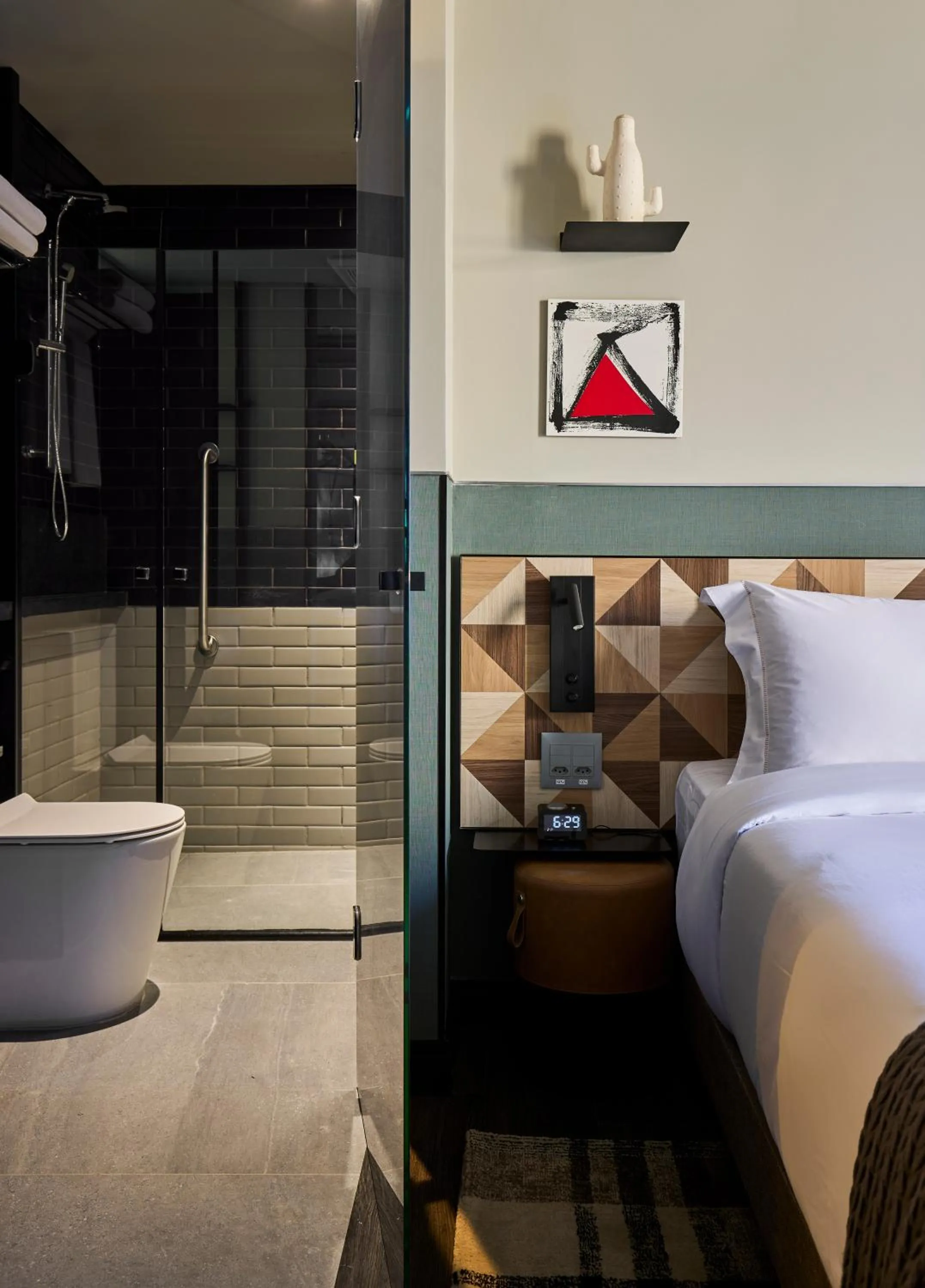 Bathroom, Bed in TRIBE Belo Horizonte Savassi