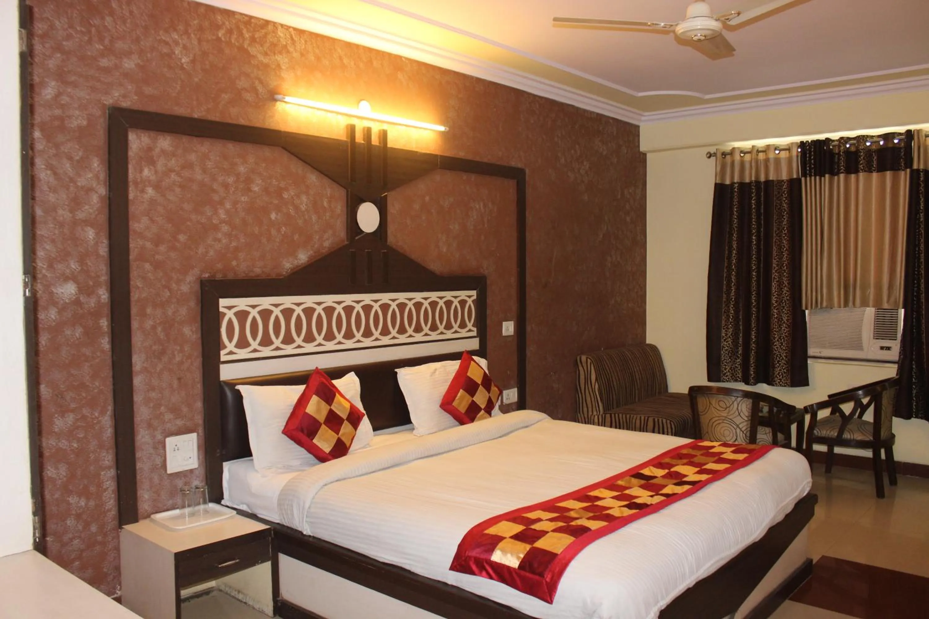 Bedroom, Bed in Hotel Muskan Palace