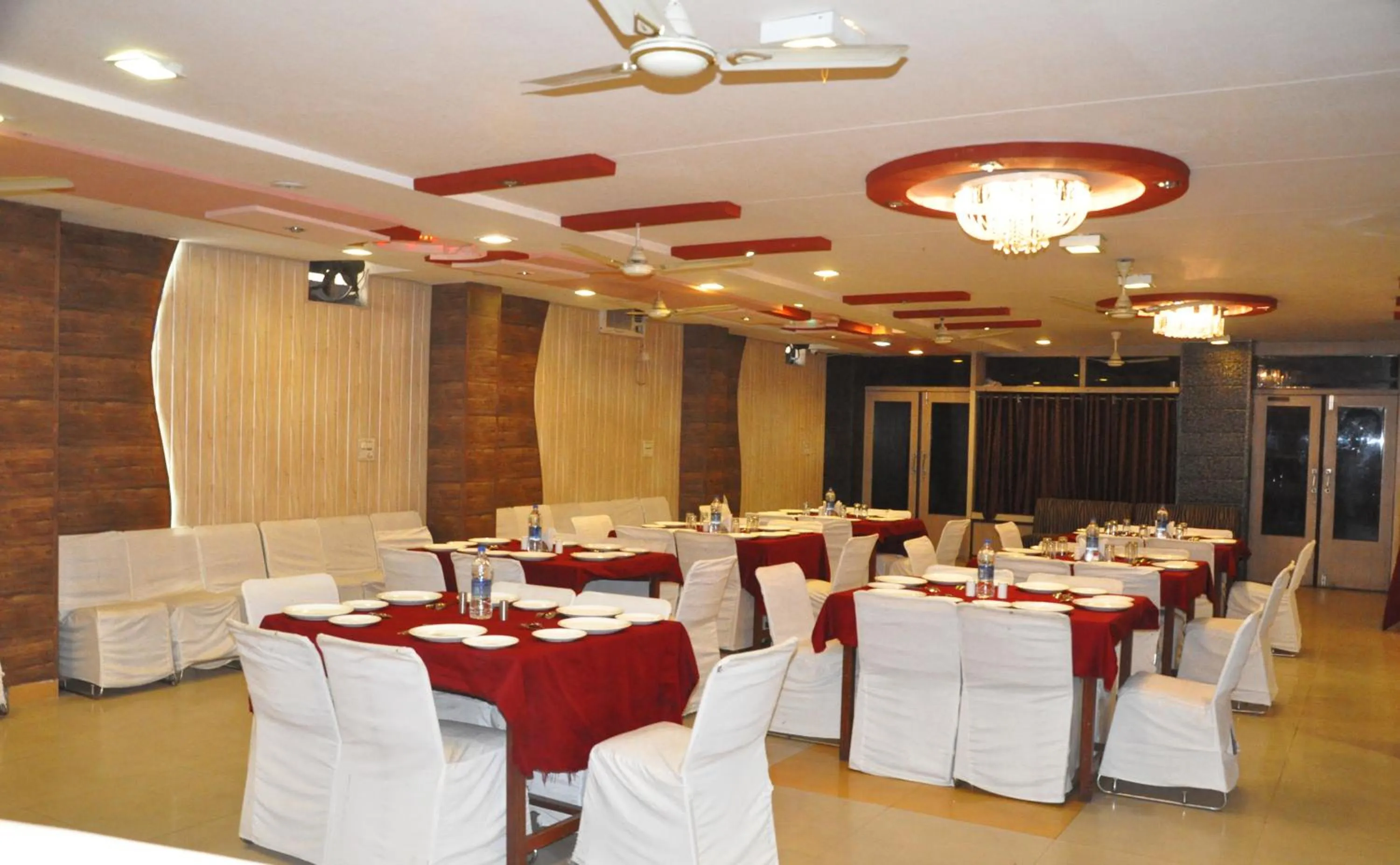 Restaurant/places to eat in Hotel Muskan Palace