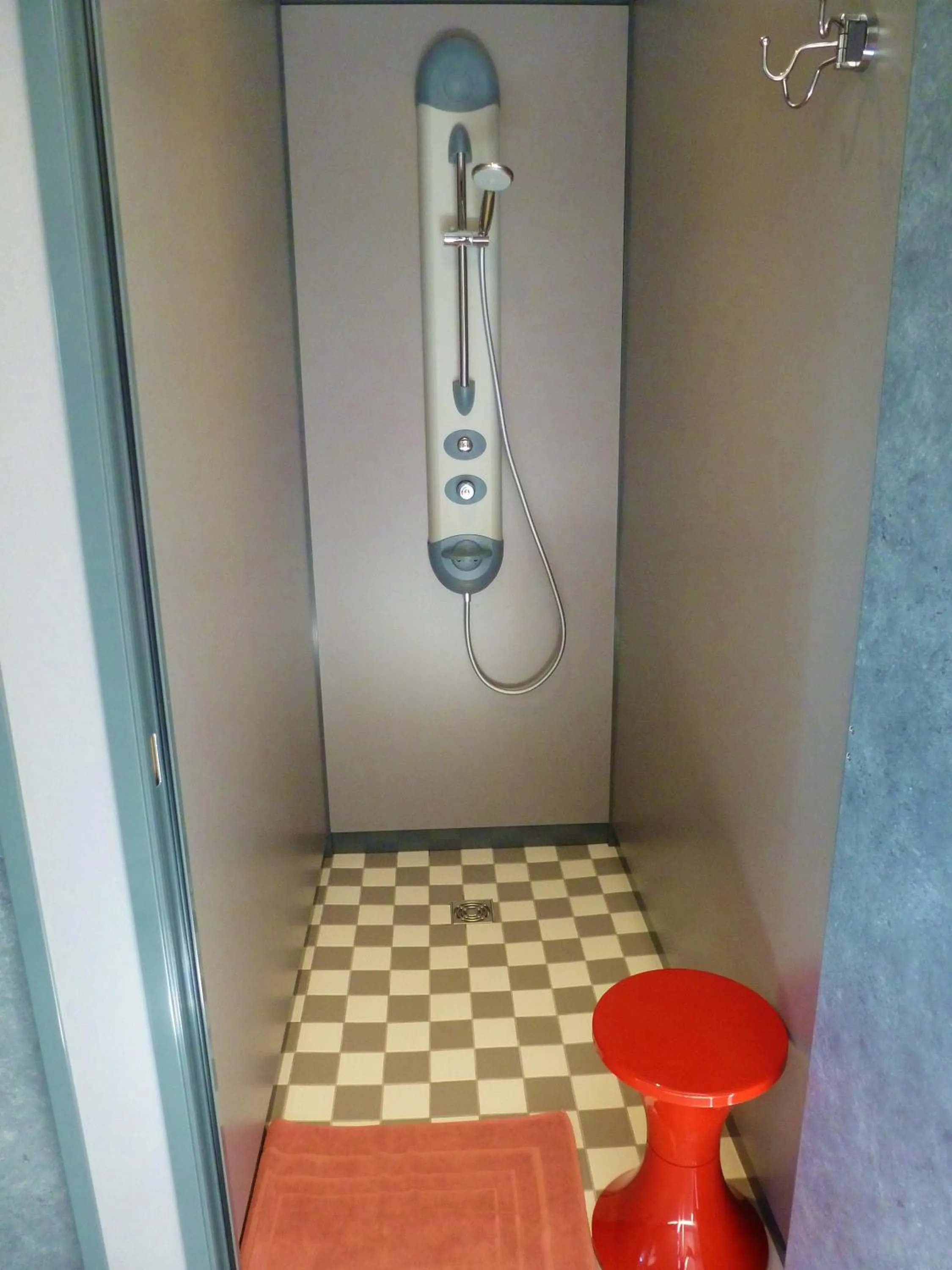 Shower in Domaine Joseph LAFARGE Wine Resort Oeno-tonneaux expérience