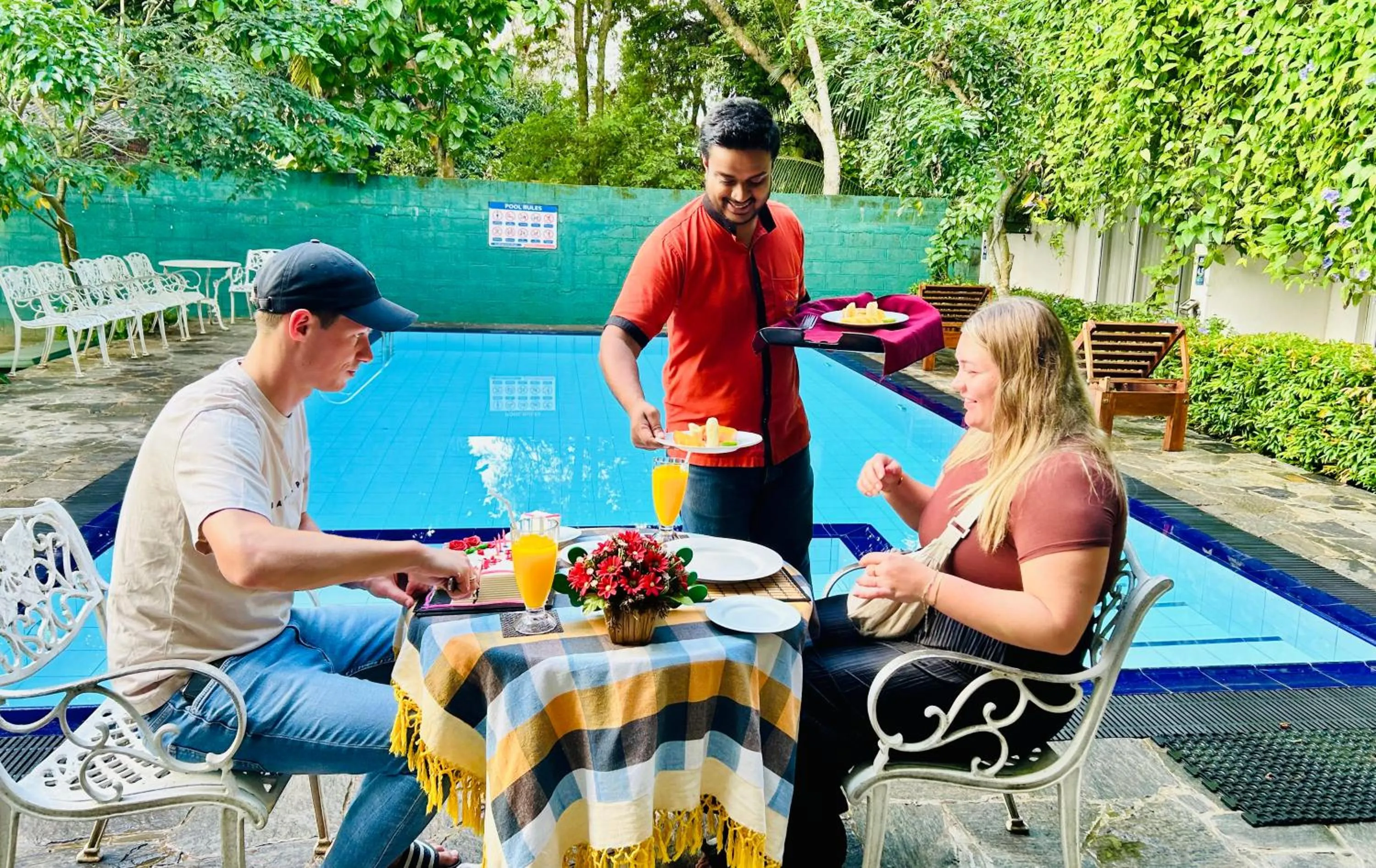 Restaurant/places to eat in Salubrious Resort