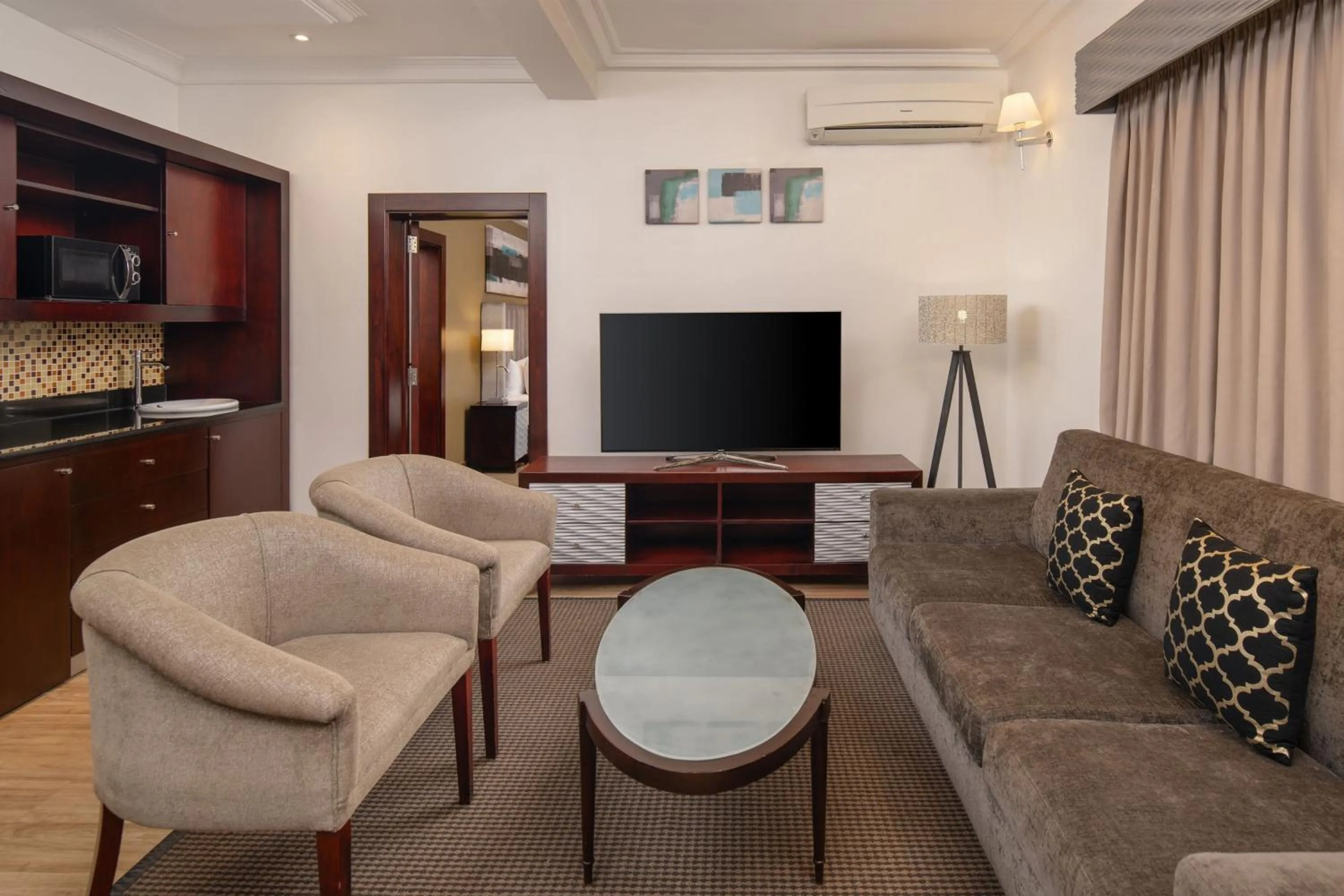 Lounge or bar in Protea Hotel by Marriott Lagos Kuramo Waters