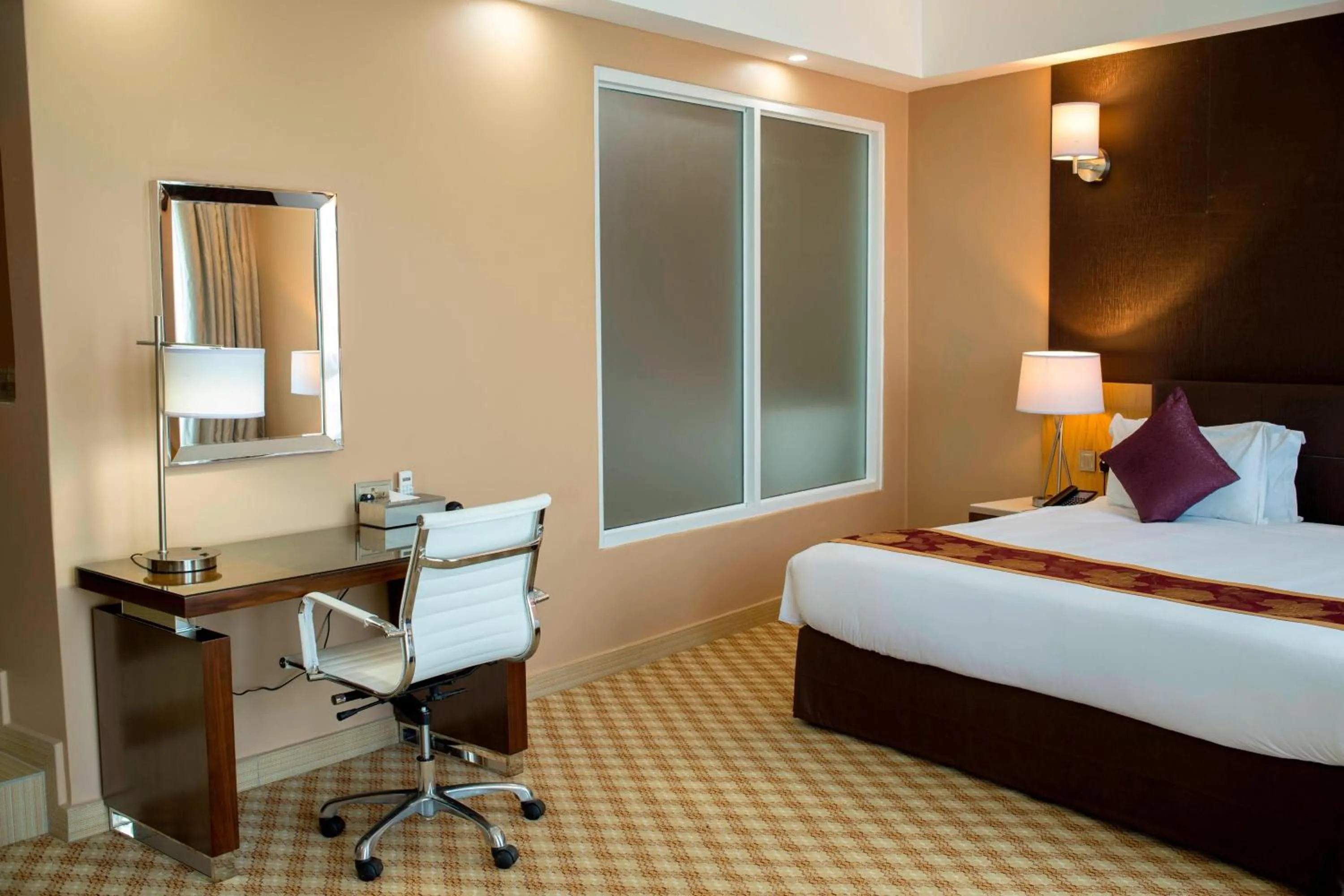 Bedroom, Bed in Protea Hotel by Marriott Entebbe