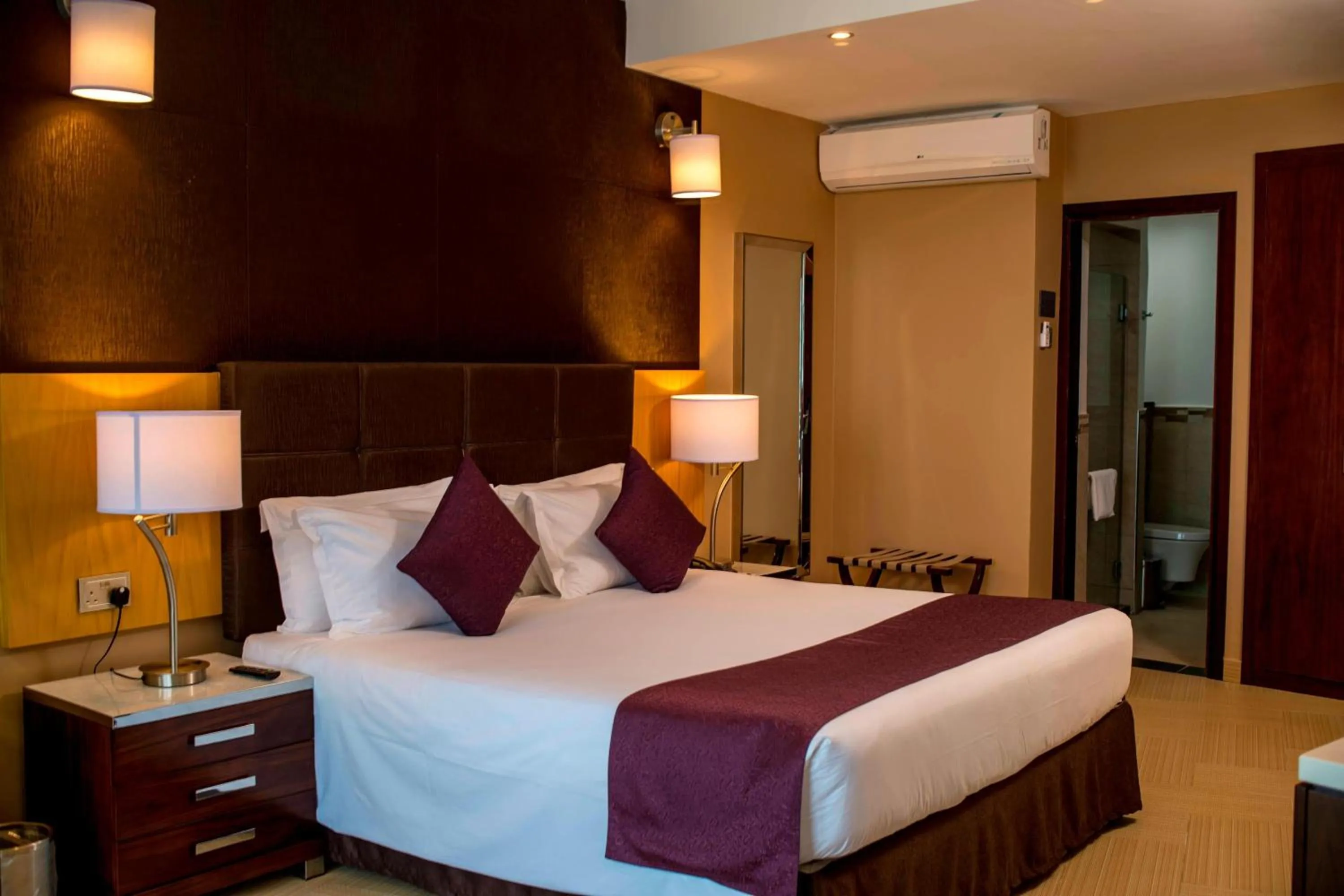 Bedroom, Bed in Protea Hotel by Marriott Entebbe