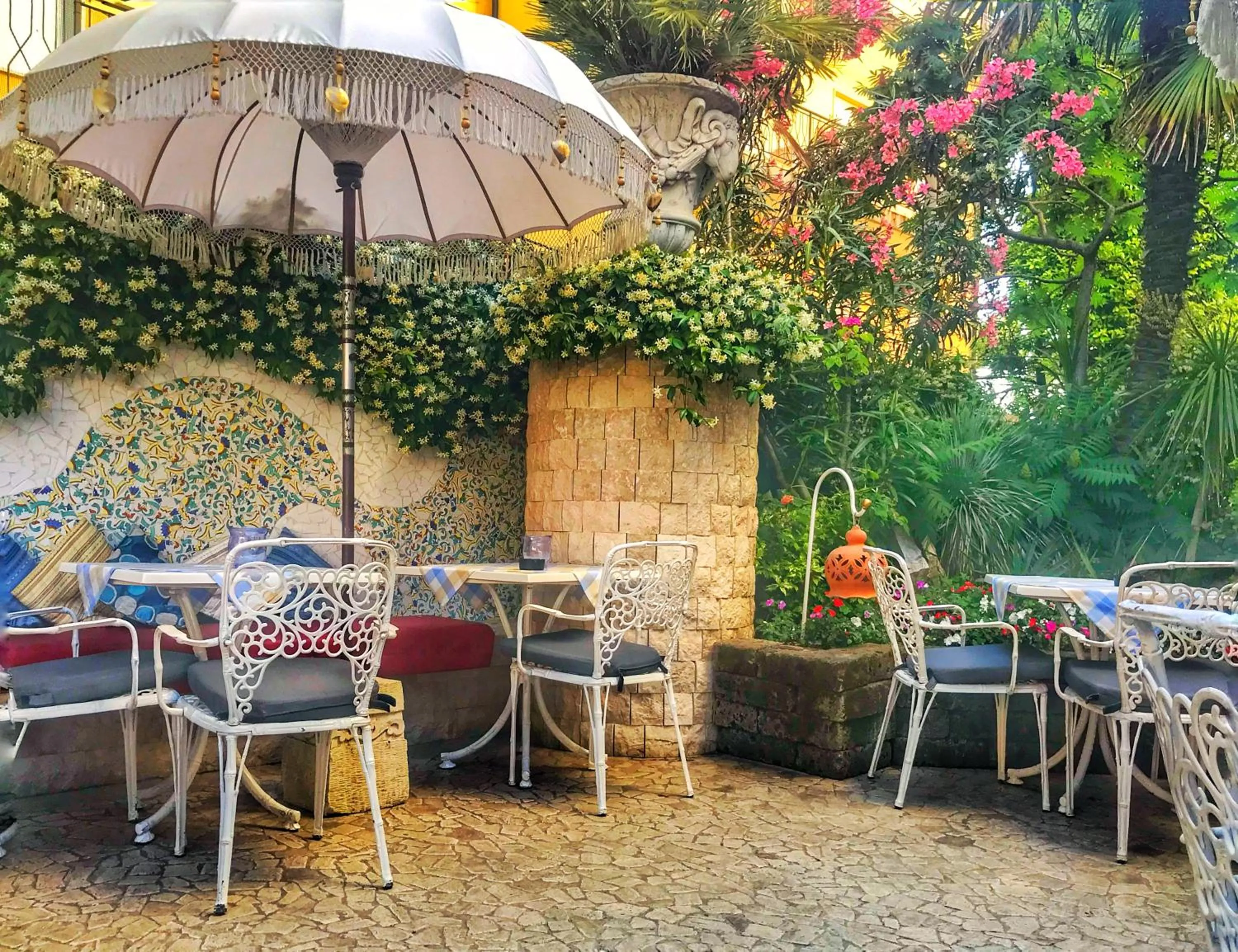 Lounge or bar in Milton Boutique Hotel - Adults Only