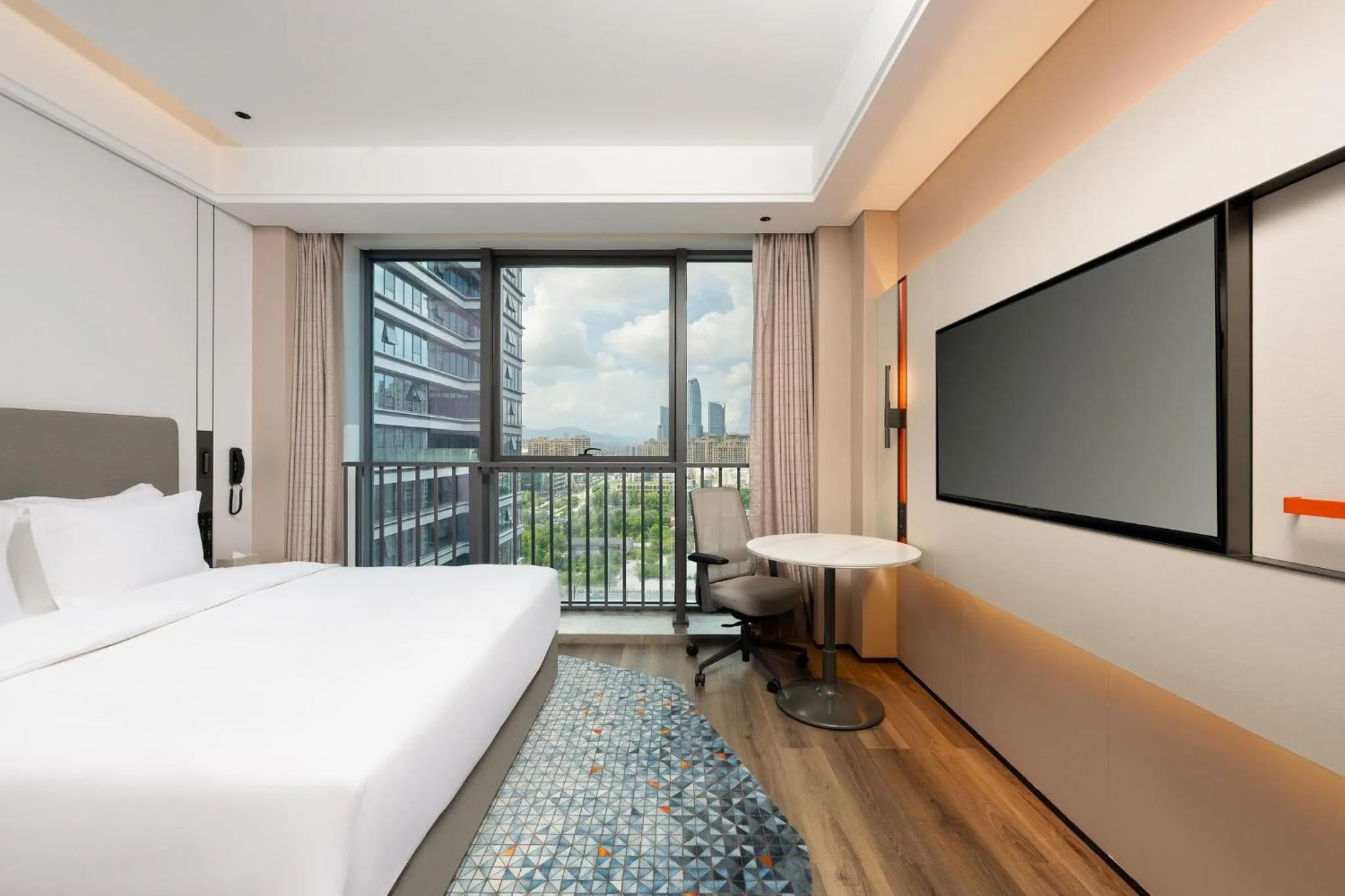 Photo of the whole room, Bed in Holiday Inn Express Taizhou Jiaojiang