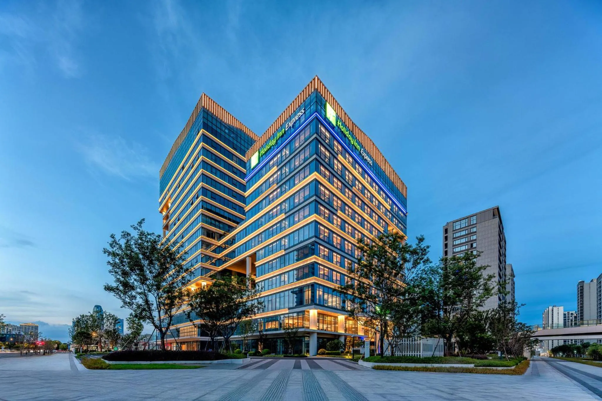 Property building in Holiday Inn Express Taizhou Jiaojiang