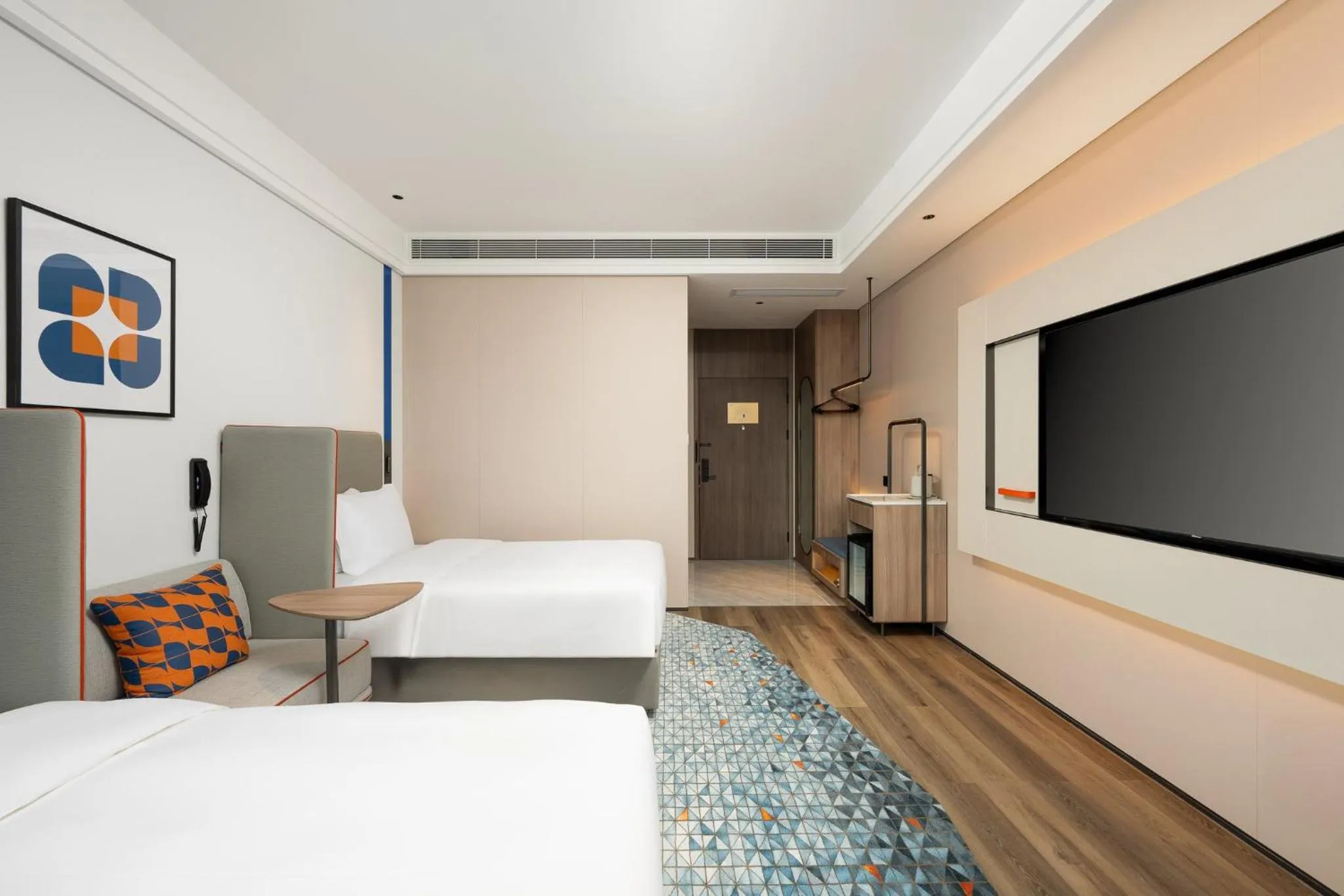 Photo of the whole room, Bed in Holiday Inn Express Taizhou Jiaojiang