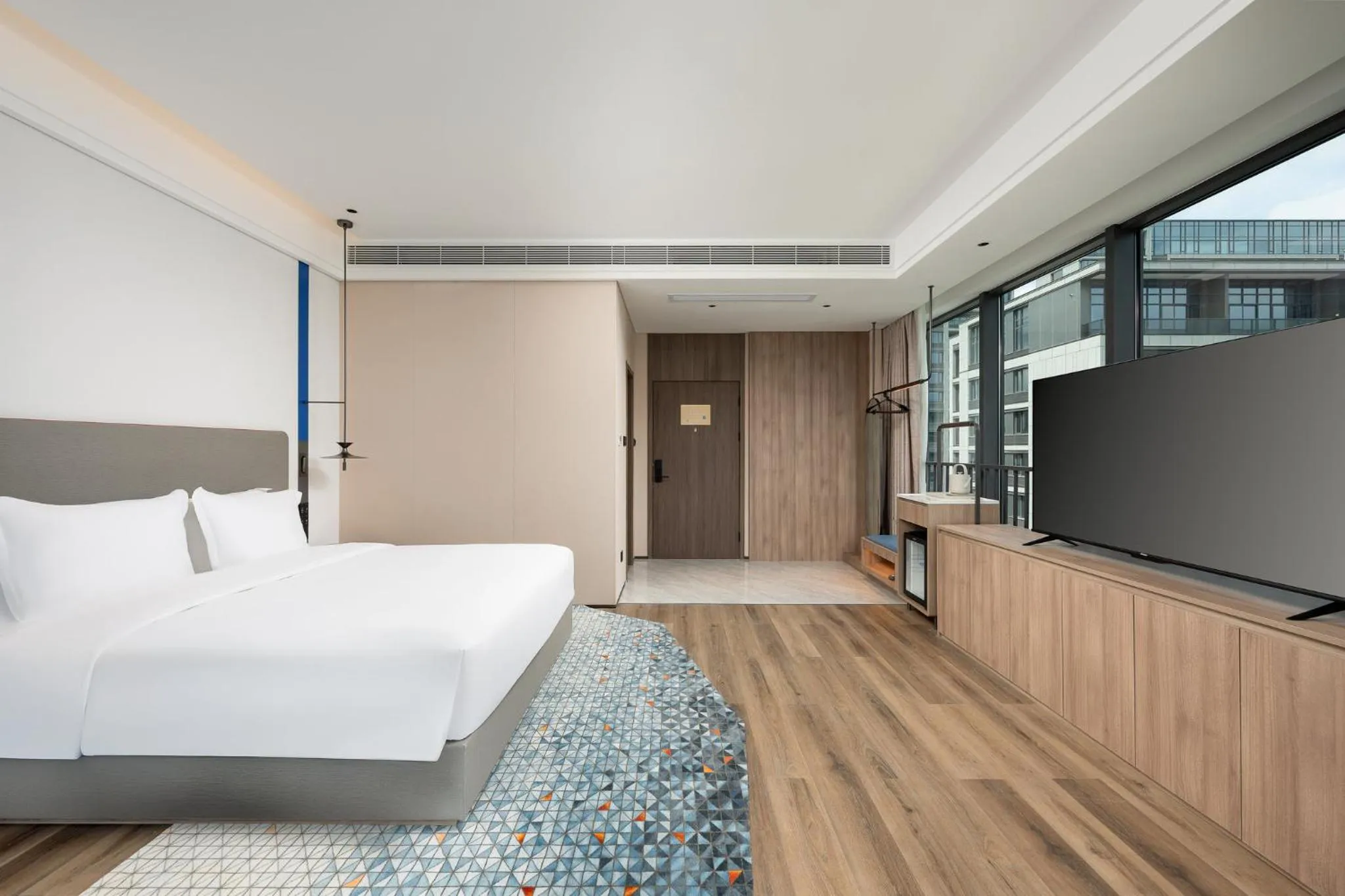 Photo of the whole room, Bed in Holiday Inn Express Taizhou Jiaojiang