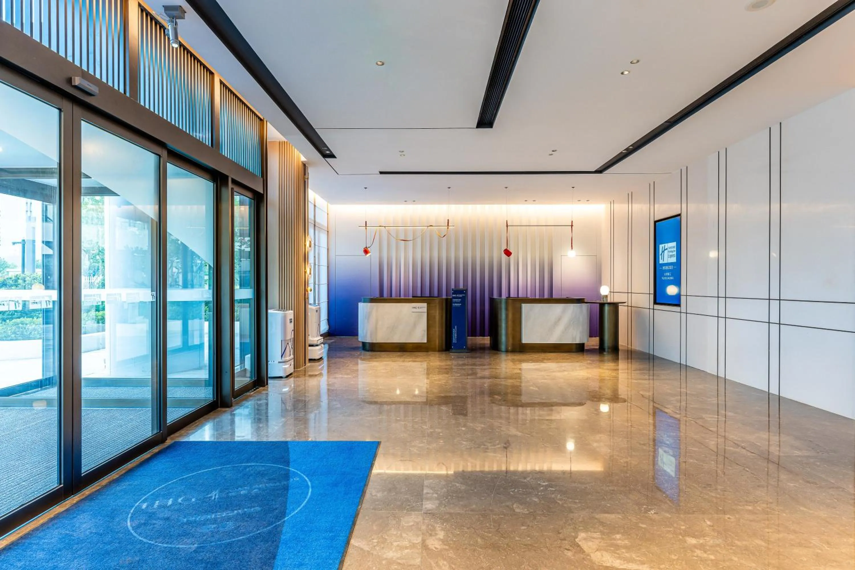 Facade/entrance in Holiday Inn Express Taizhou Jiaojiang