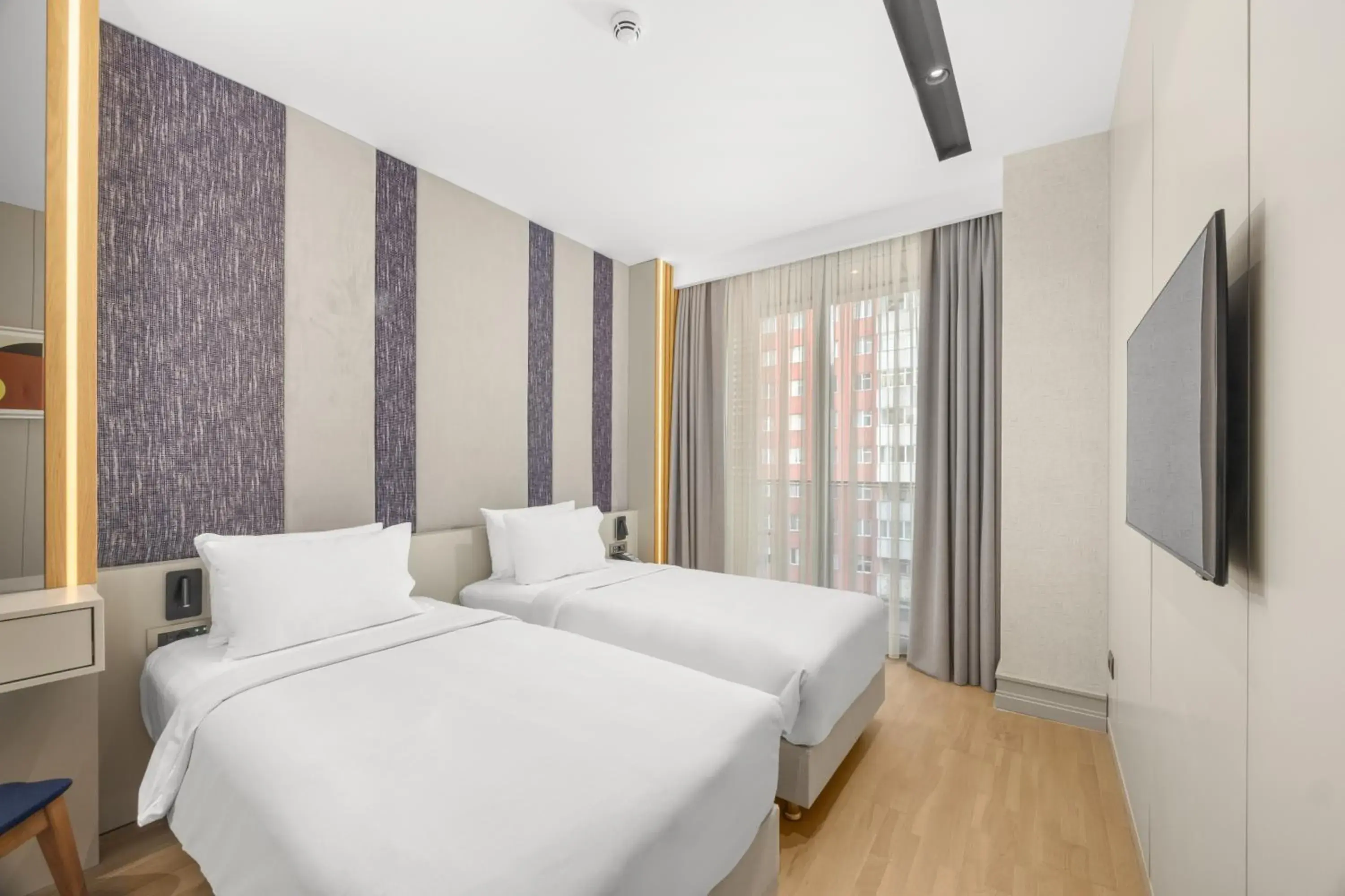 Standard Twin Room with Balcony in Holiday Inn Istanbul - Beylikduzu by IHG Standard Twin Room with Balcony in Holiday Inn Istanbul - Beylikduzu by IHG
