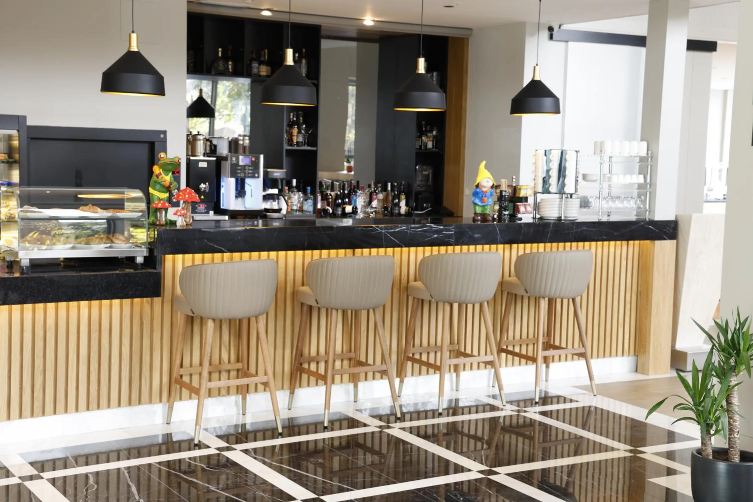 Lounge or bar in Holiday Inn Istanbul - Beylikduzu by IHG