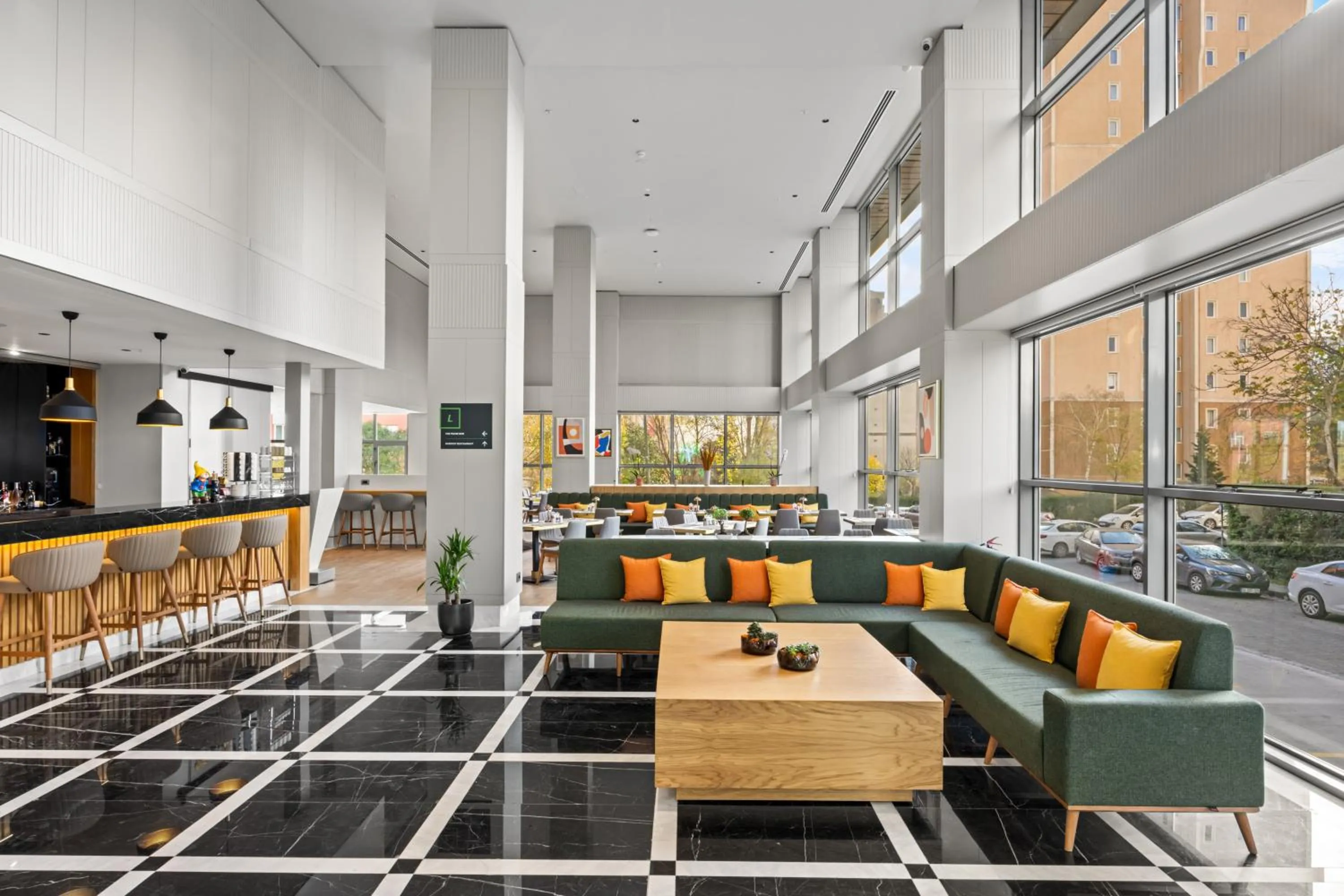 Lounge or bar in Holiday Inn Istanbul - Beylikduzu by IHG