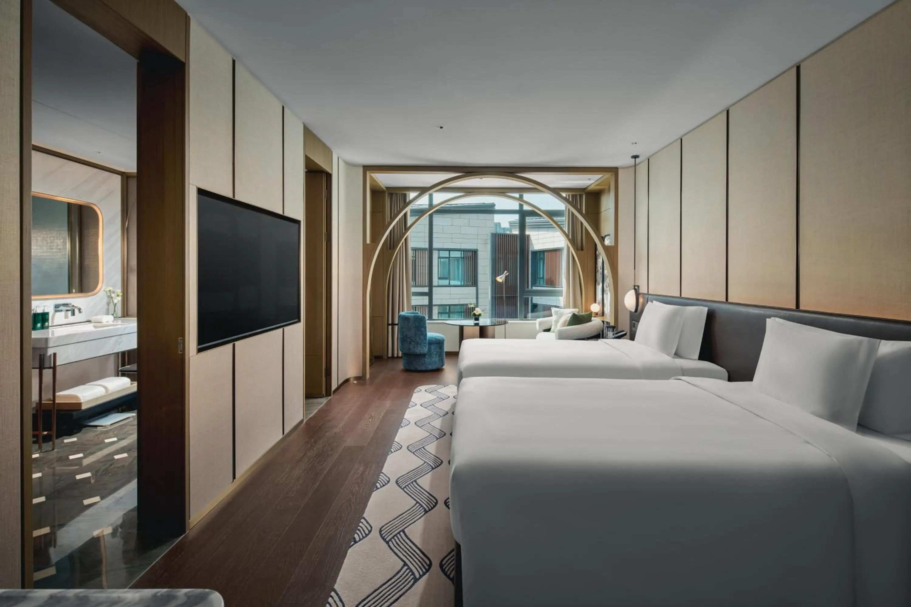 Photo of the whole room, Bed in Hotel Indigo Wuxi Qingming Bridge