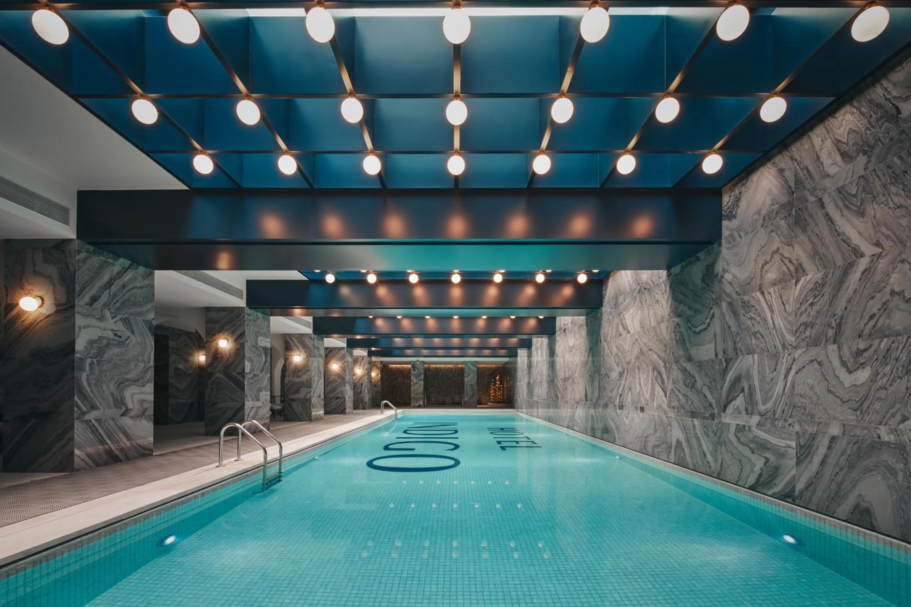 Swimming pool in Hotel Indigo Wuxi Qingming Bridge