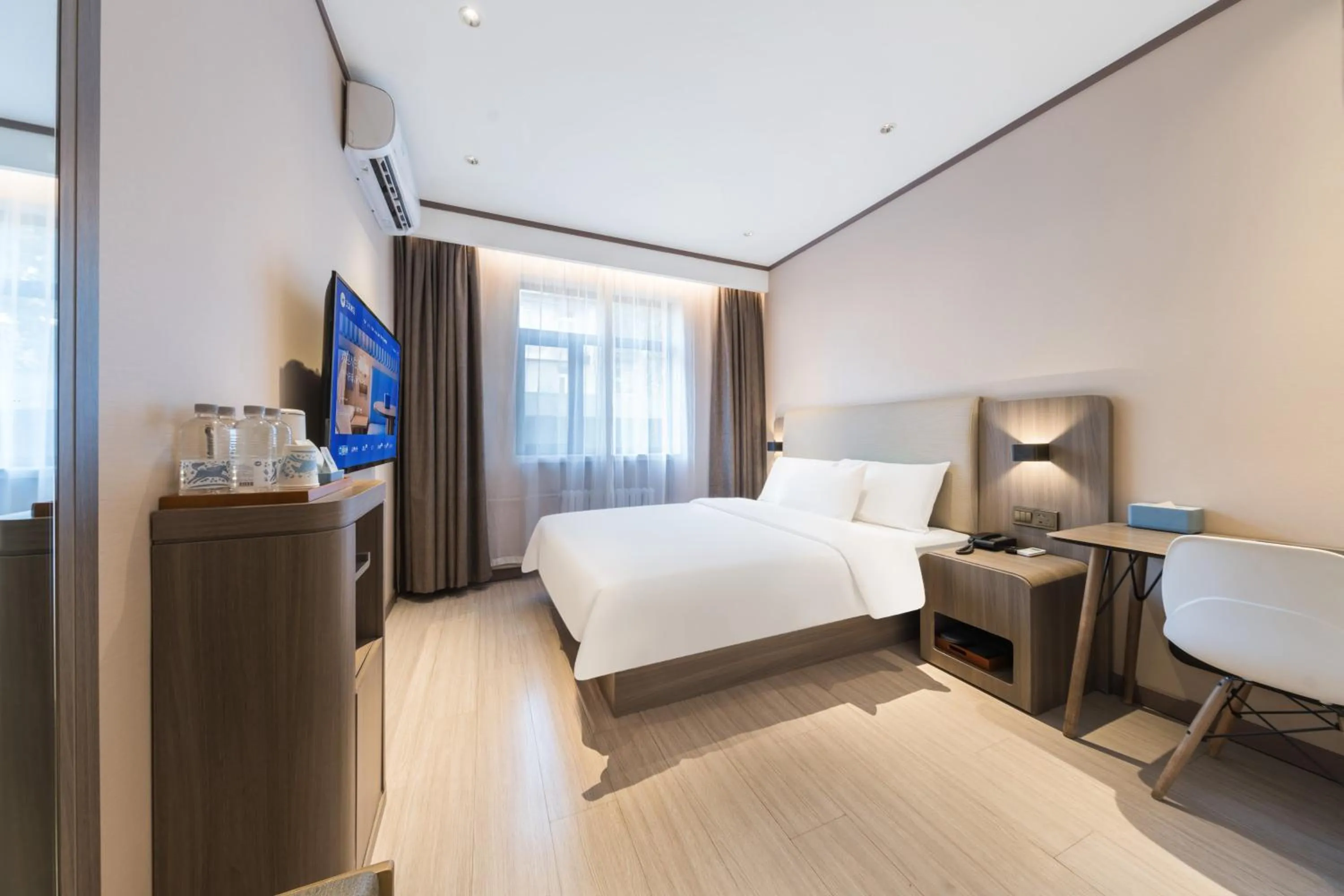 Photo of the whole room, Bed in Hanting Hotel Beijing Deshengmen