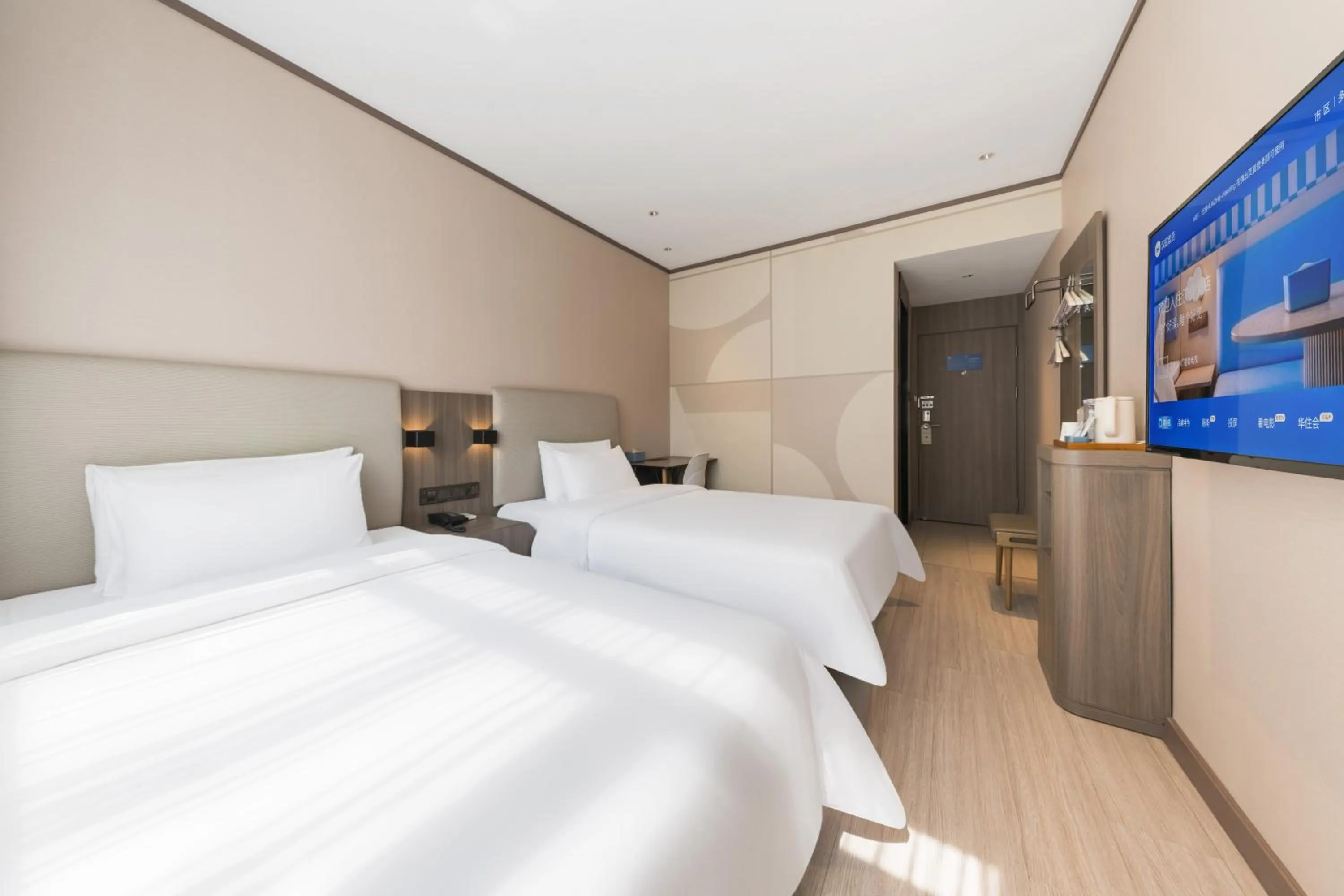 Photo of the whole room, Bed in Hanting Hotel Beijing Deshengmen