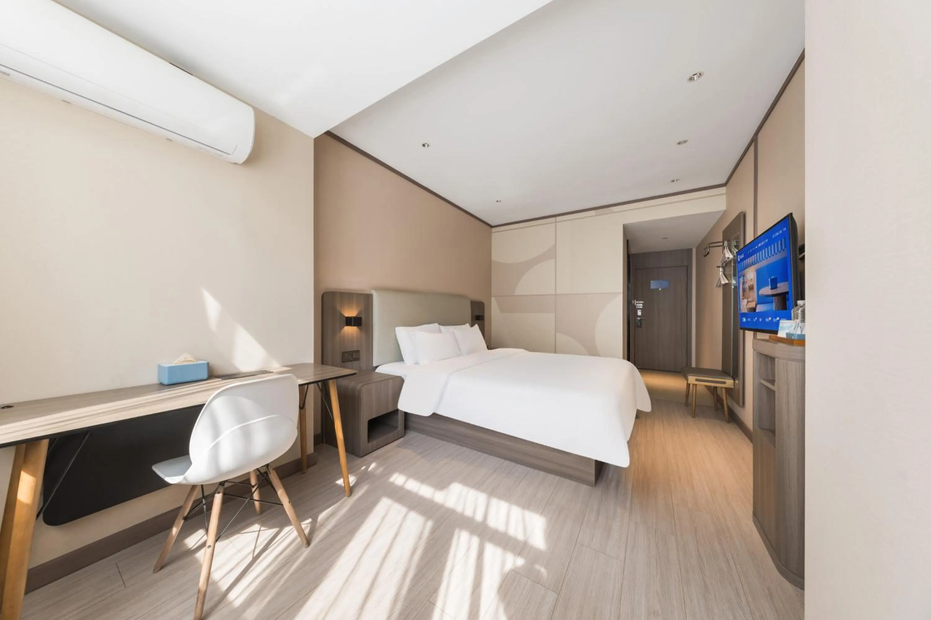 Bedroom, Bed in Hanting Hotel Beijing Deshengmen