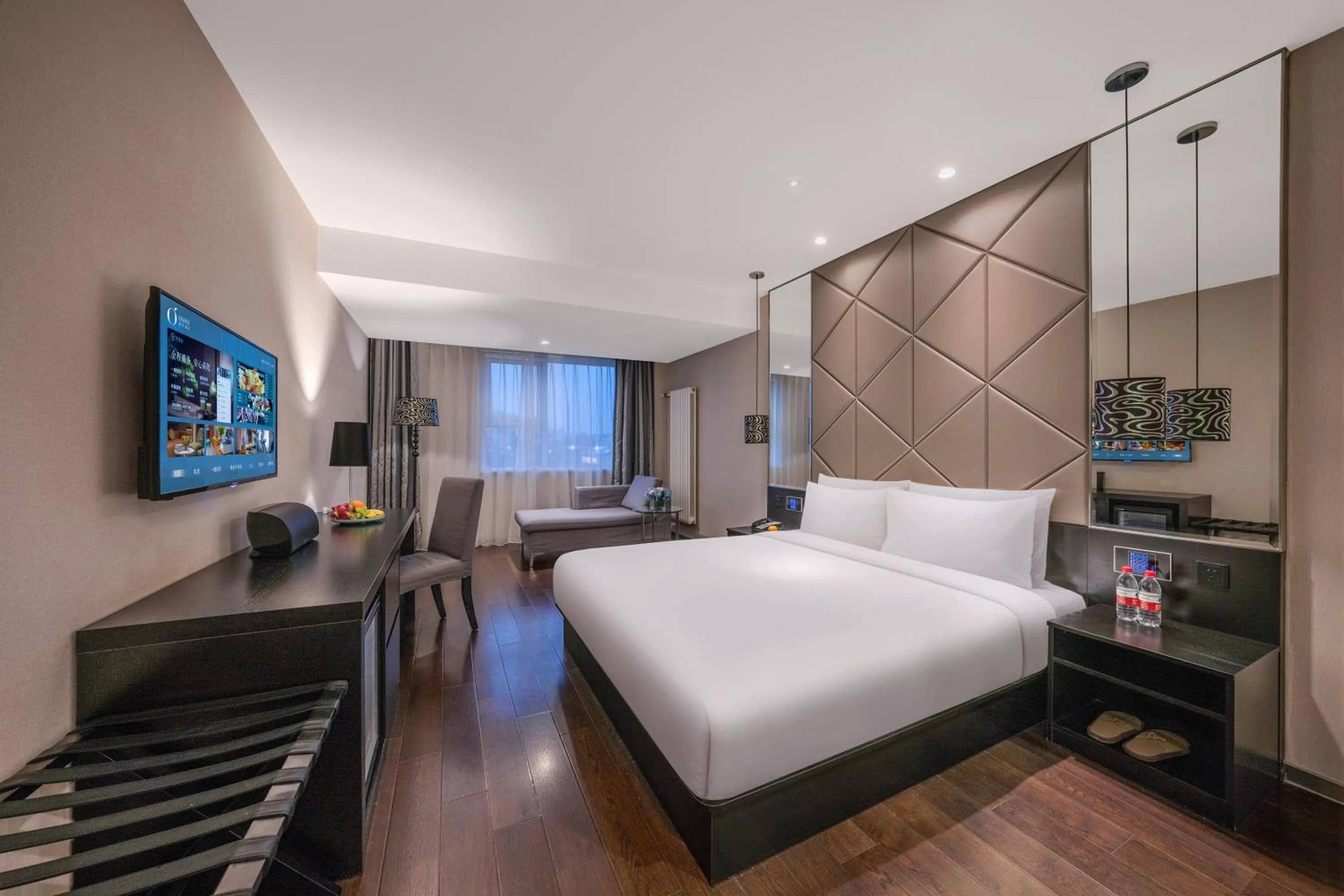 Property building, Bed in Orange Hotel Beijing Xi'erqi