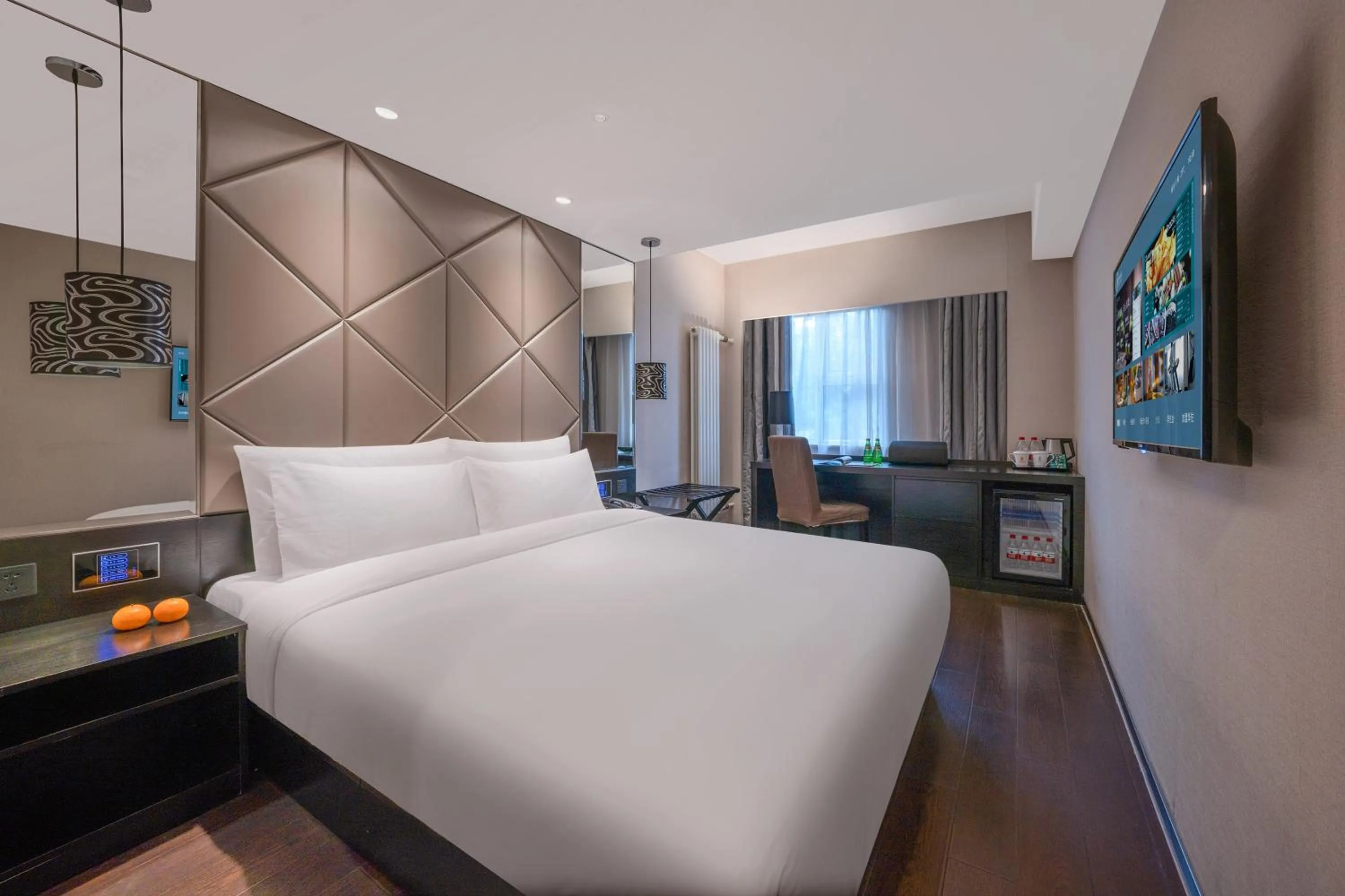 Property building, Bed in Orange Hotel Beijing Xi'erqi