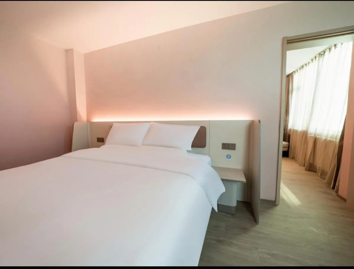 Bed in Hanting Hotel Beijing New International Exhibition Center